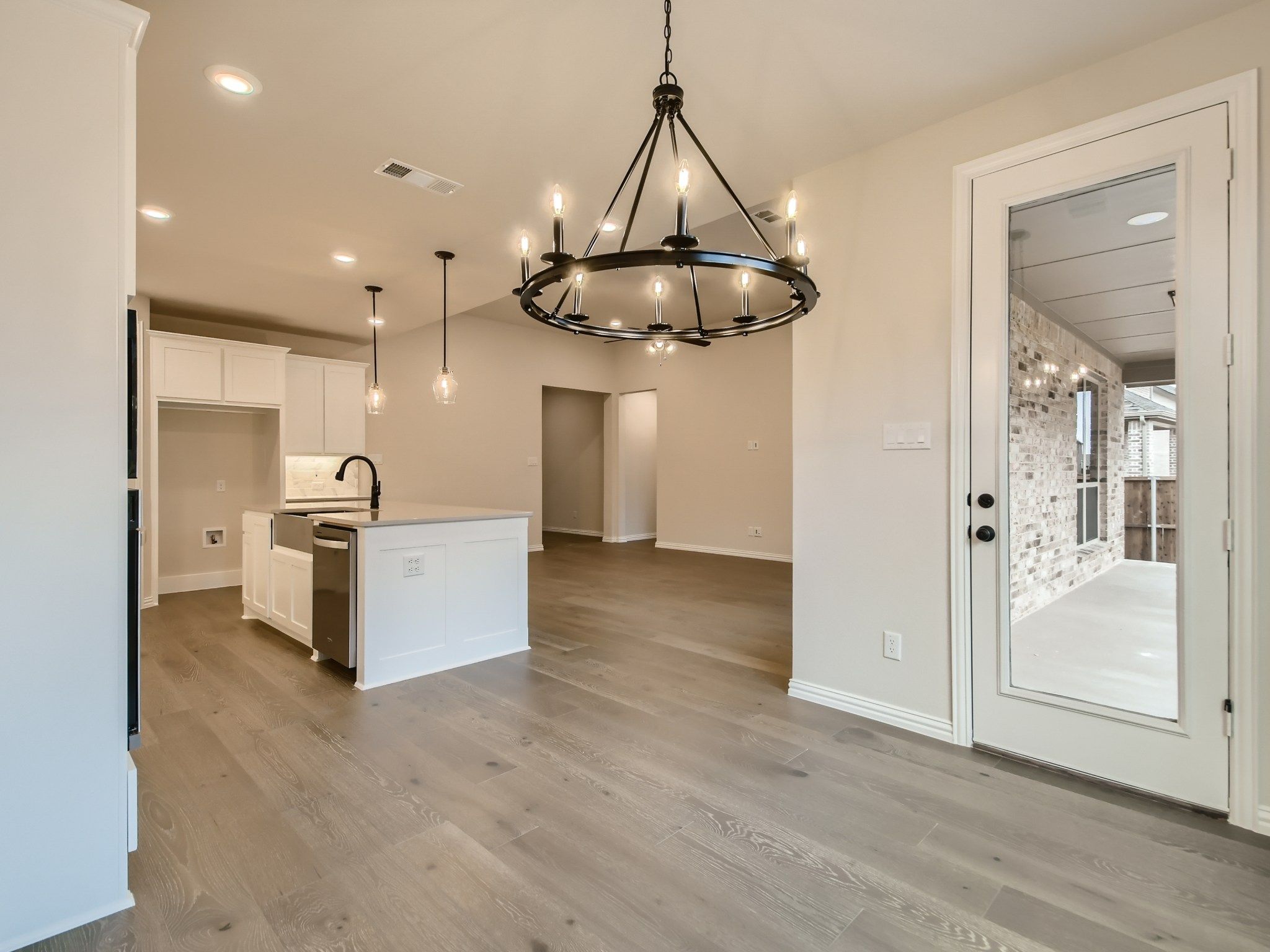 Plan 1530 Dining Room Representative Photo