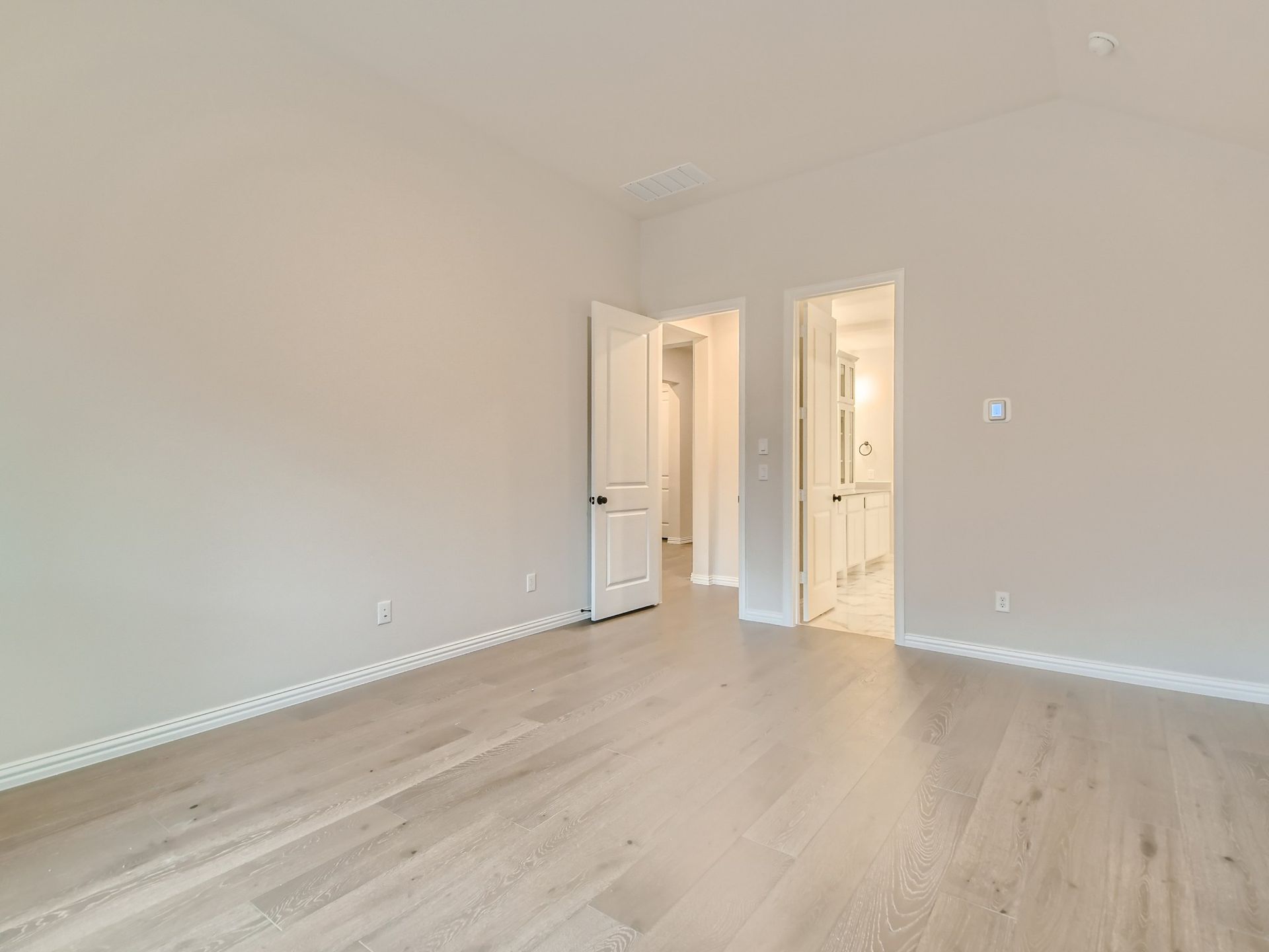 Plan 1530 Main Bedroom Representative Photo