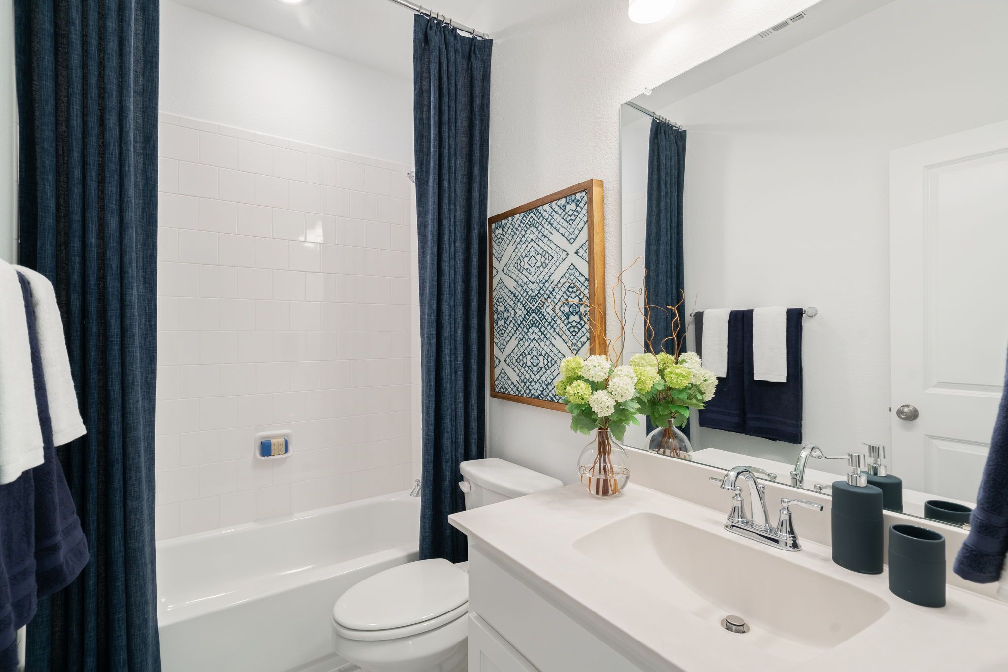 Plan 1523 Guest Bathroom Photo by American Legend Homes