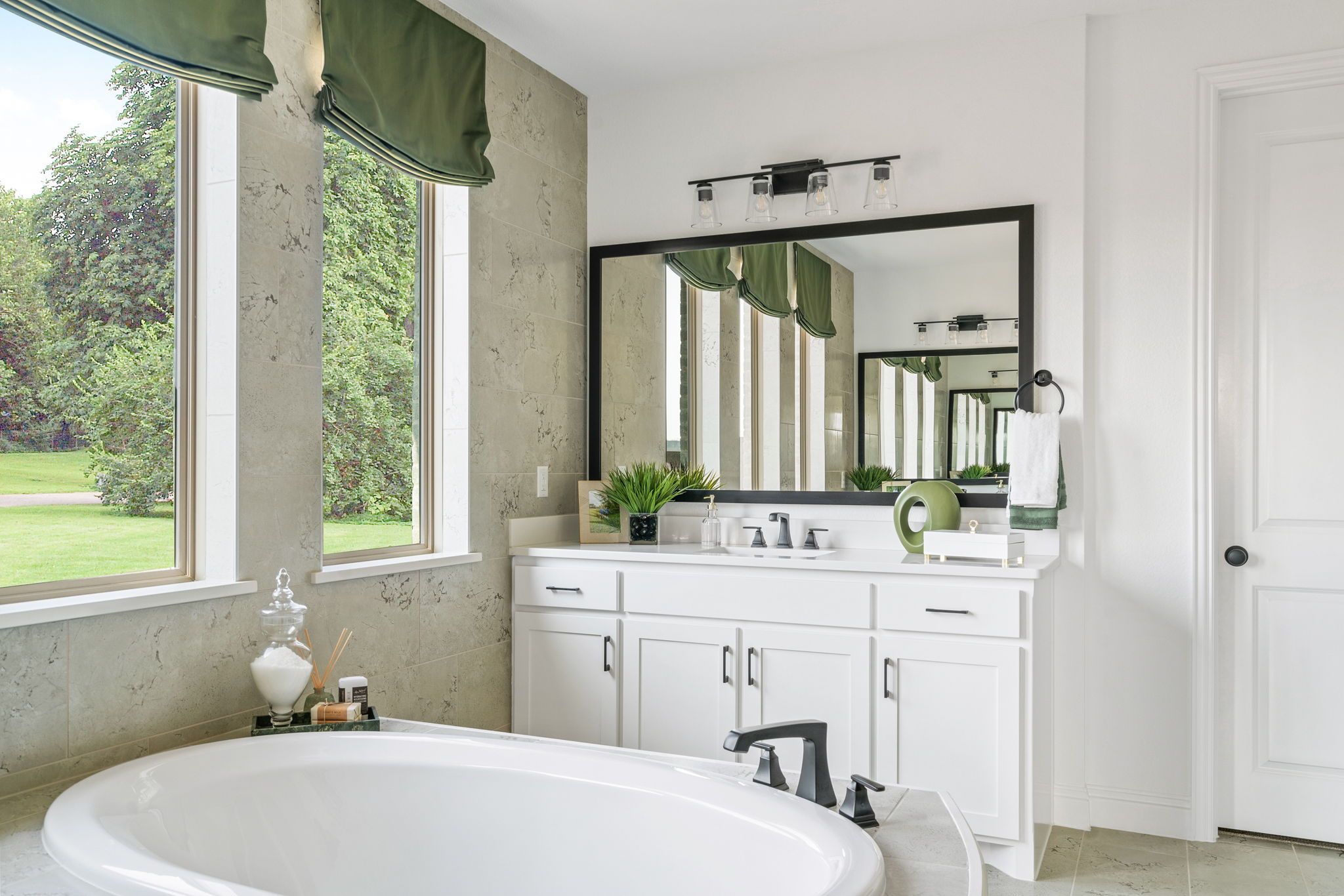 Plan 1686 Main Bathroom Photo by American Legend Homes
