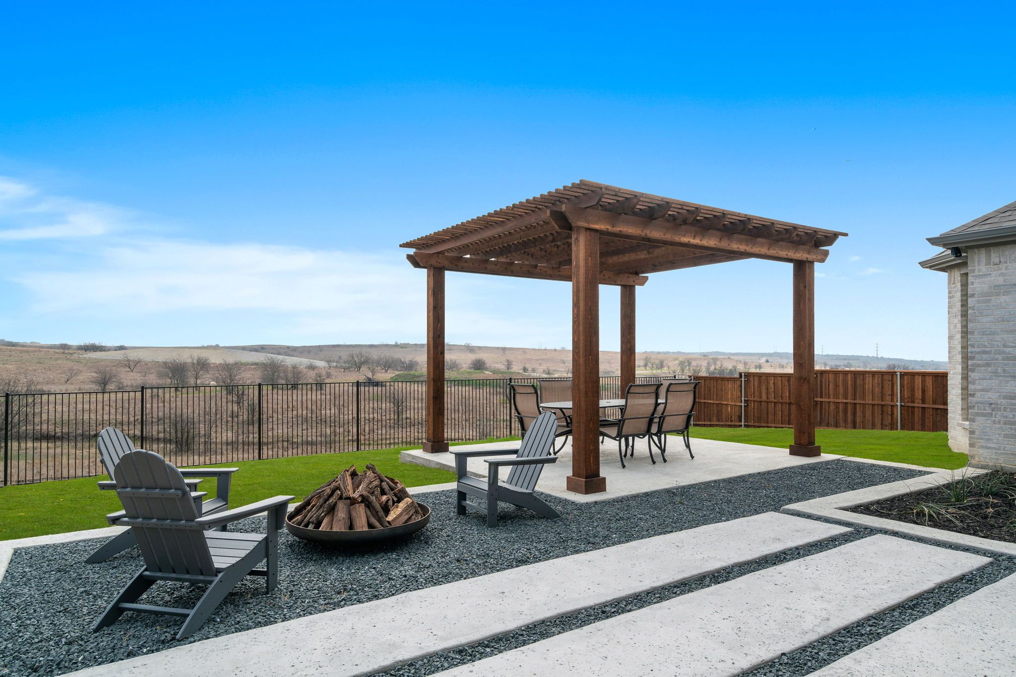 Plan 1686 Exterior Photo by American Legend Homes