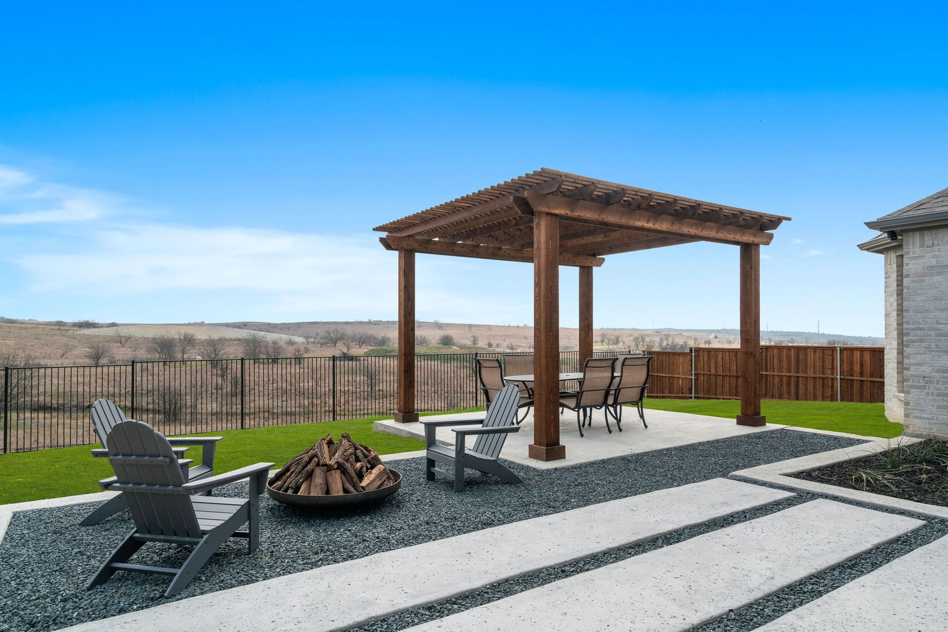 Plan 1686 Exterior Photo by American Legend Homes