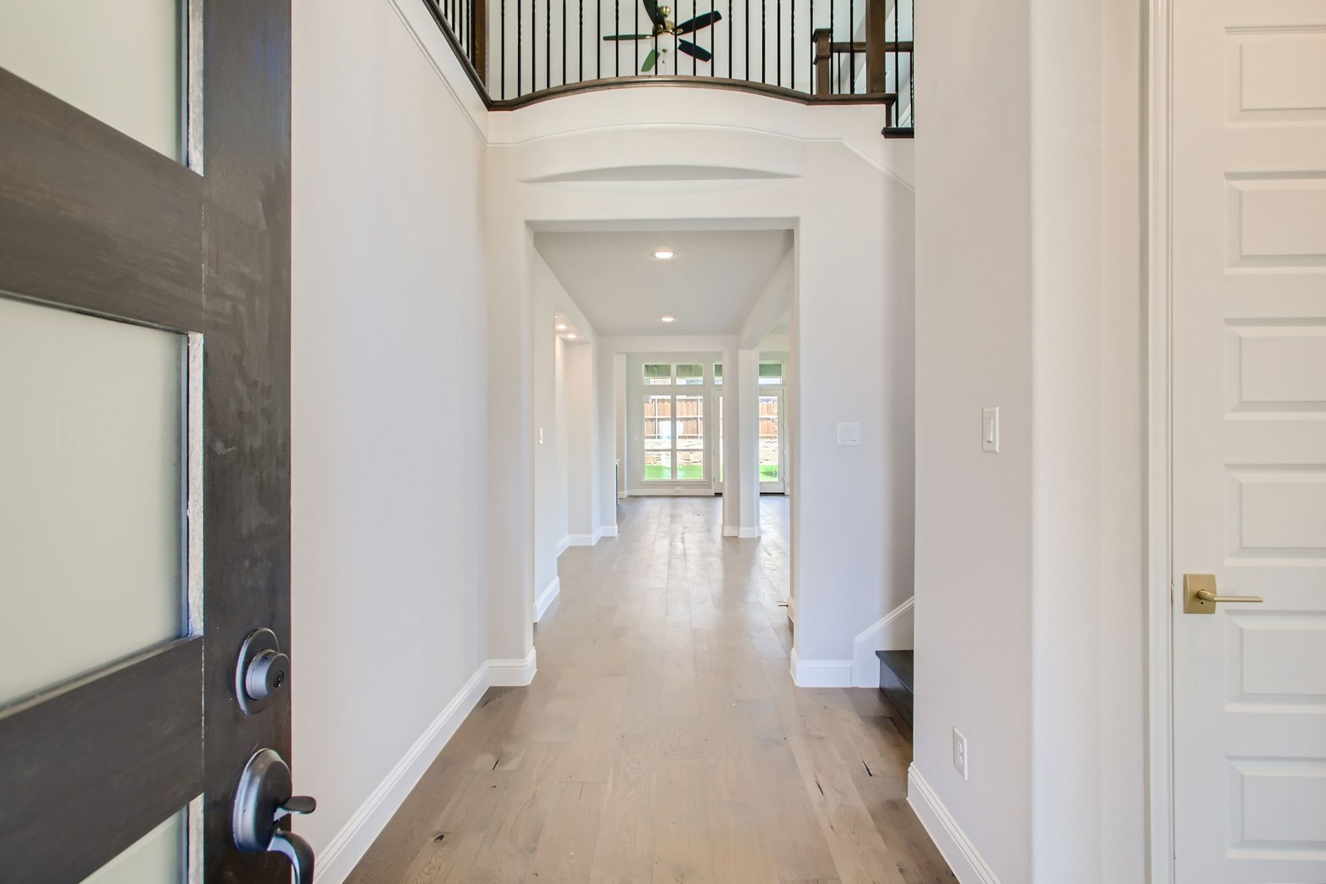 Plan 1135 Foyer Representative Photo