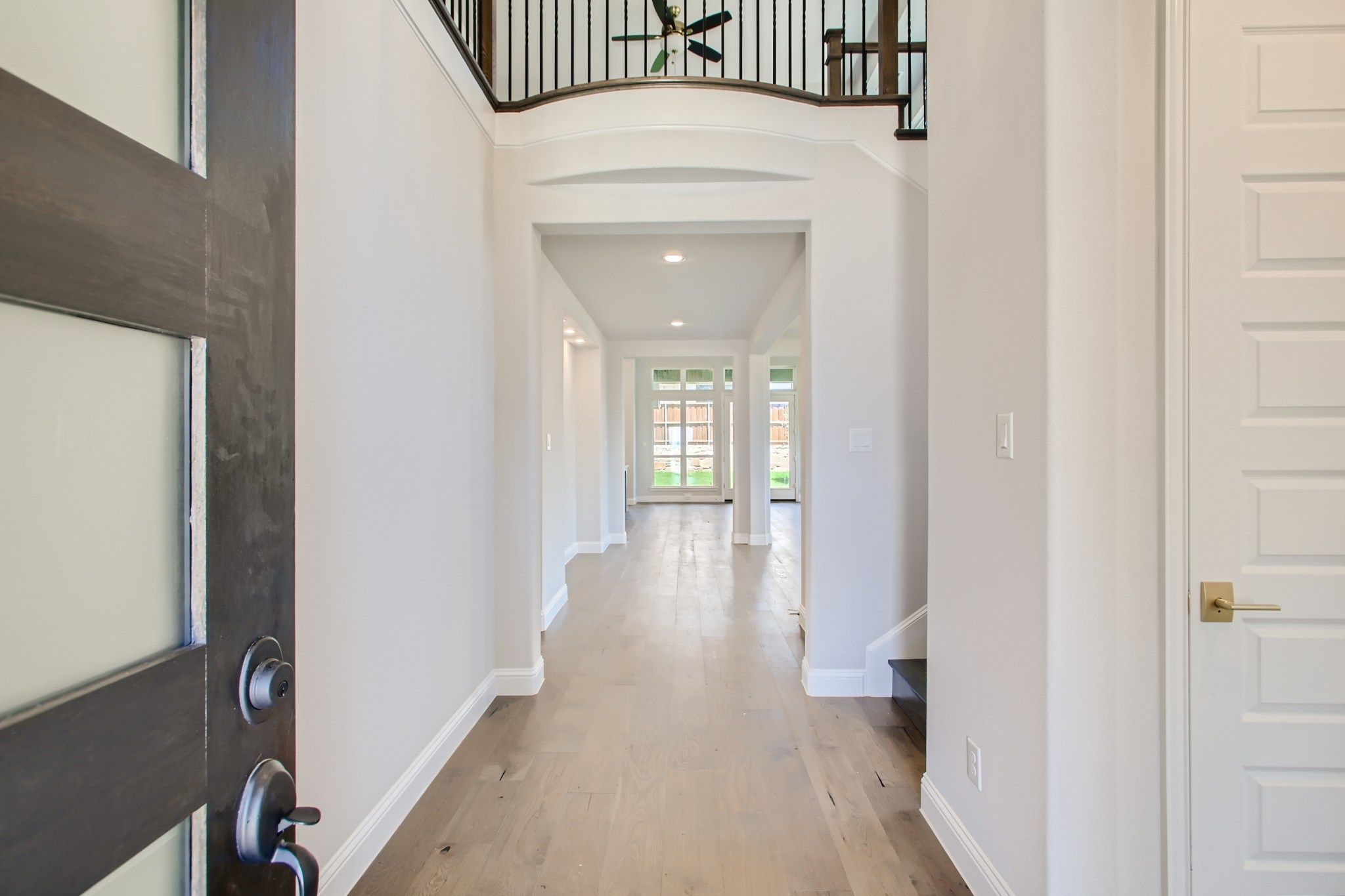 Plan 1135 Foyer Representative Photo