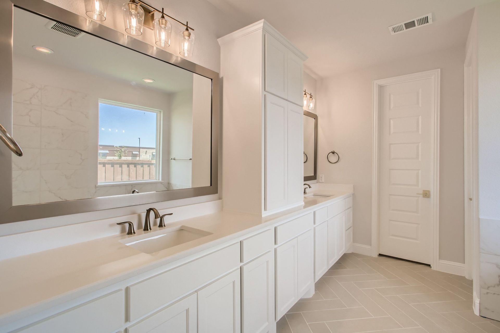Plan 1135 Main Bathroom Representative Photo