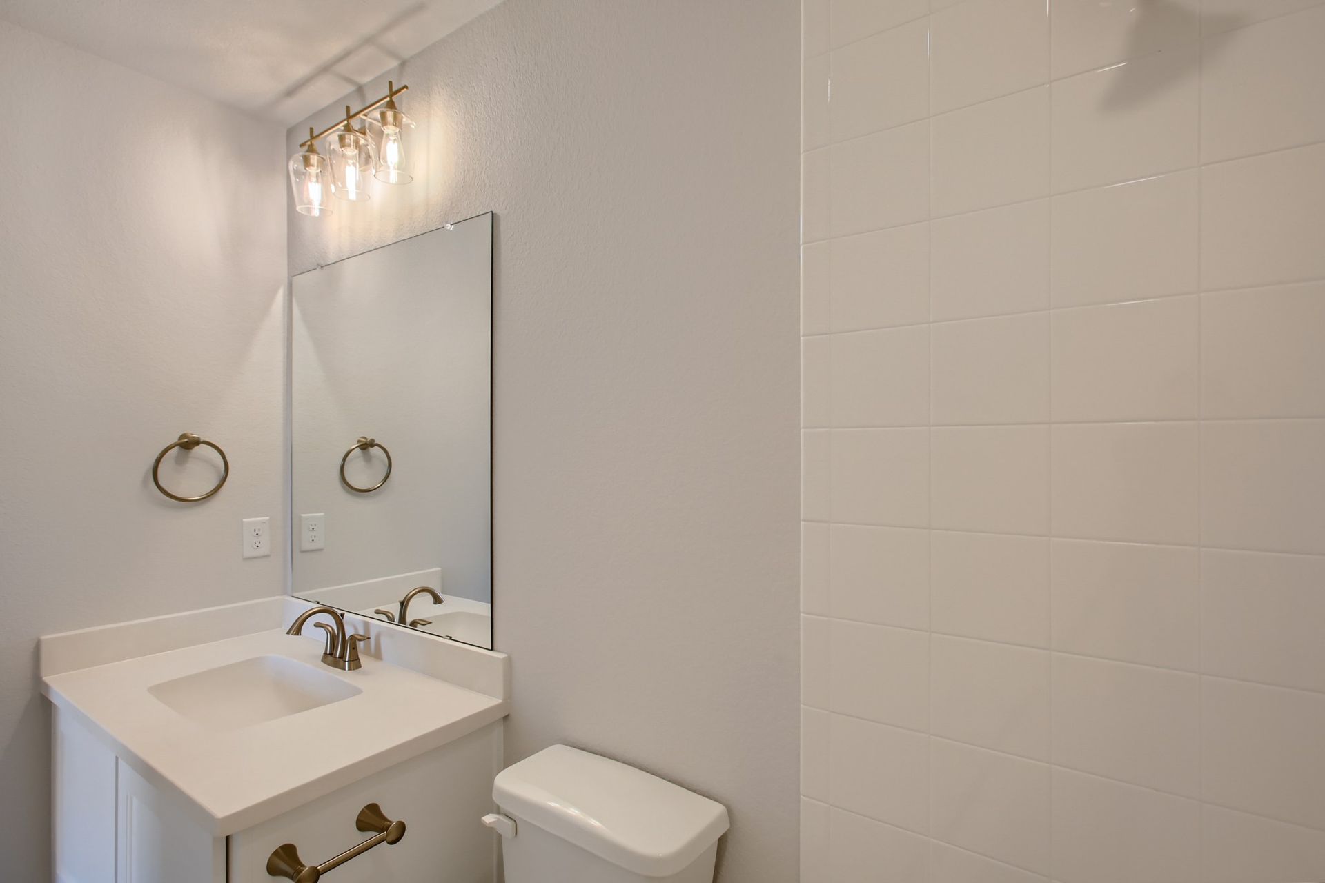 Plan 1135 Secondary Bathroom Representative Photo