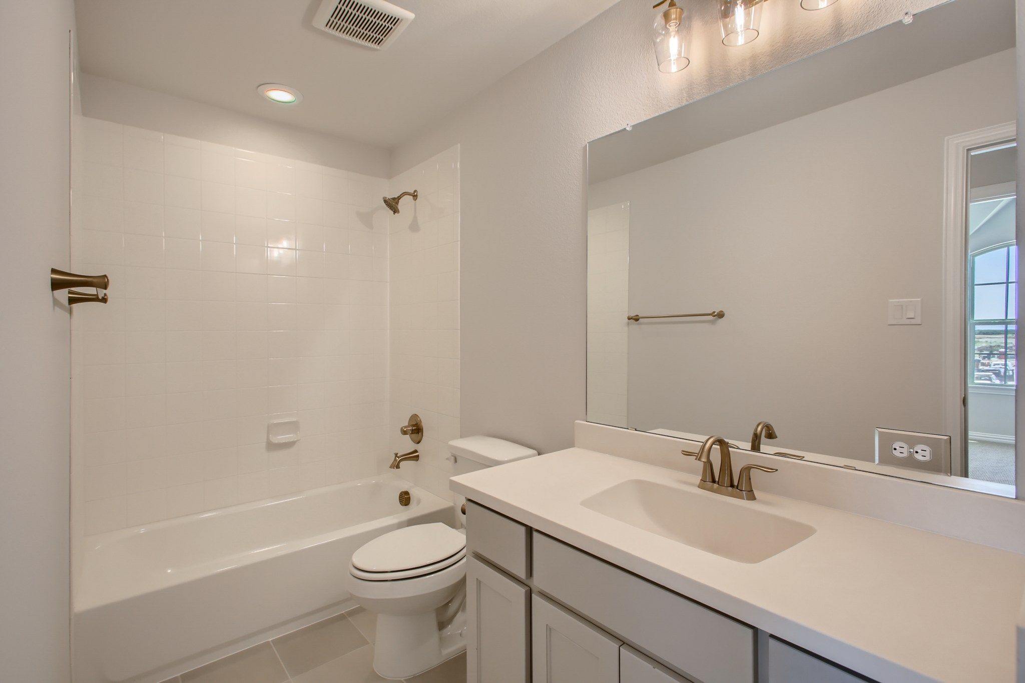 Plan 1135 Secondary Bathroom Representative Photo