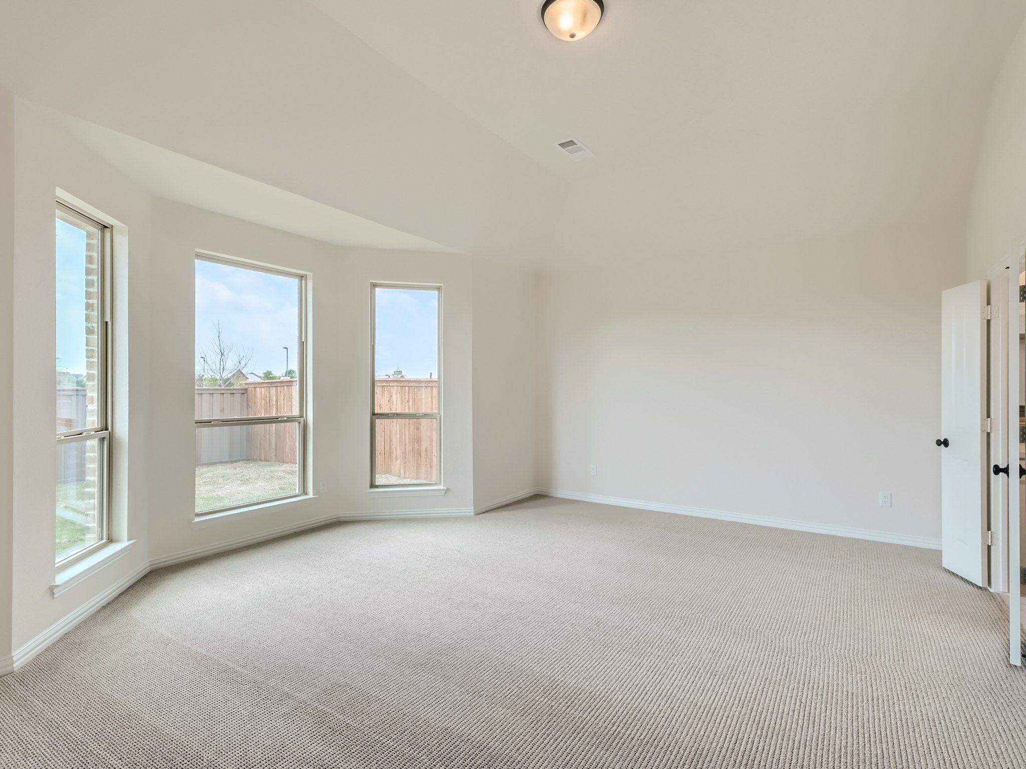 Plan 1531 Main Bedroom Representative Photo