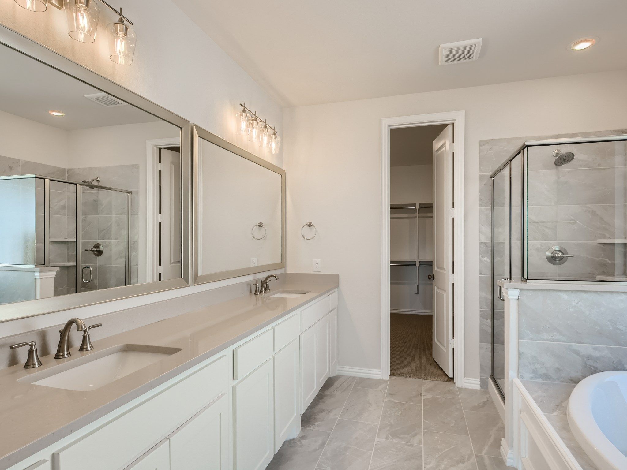 Plan 1527 Main Bathroom Representative Photo