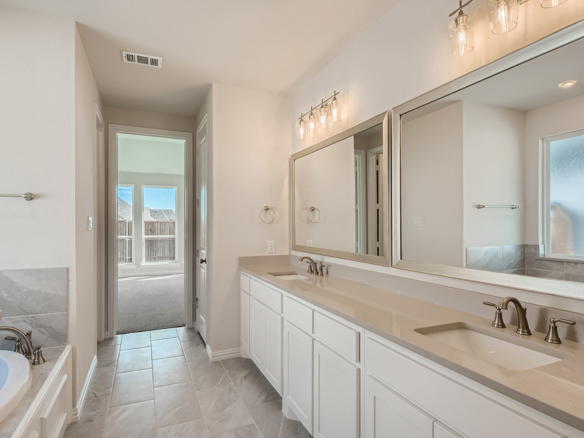 Plan 1527 Main Bathroom Representative Photo