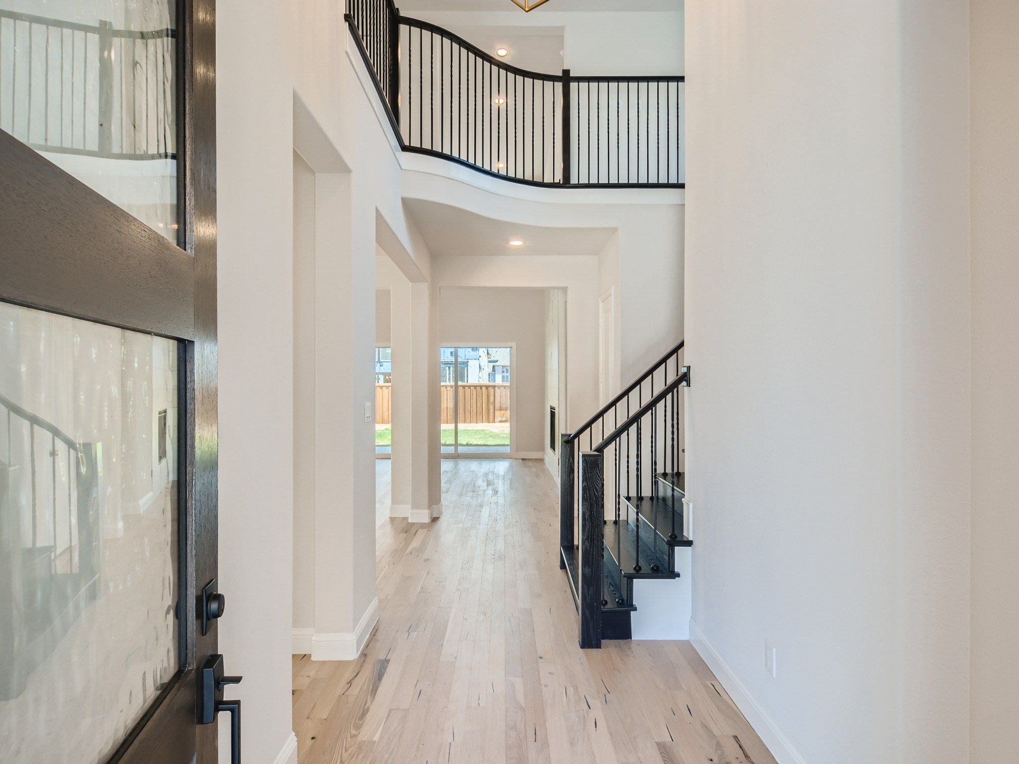 Plan 694 Foyer Representative Photo