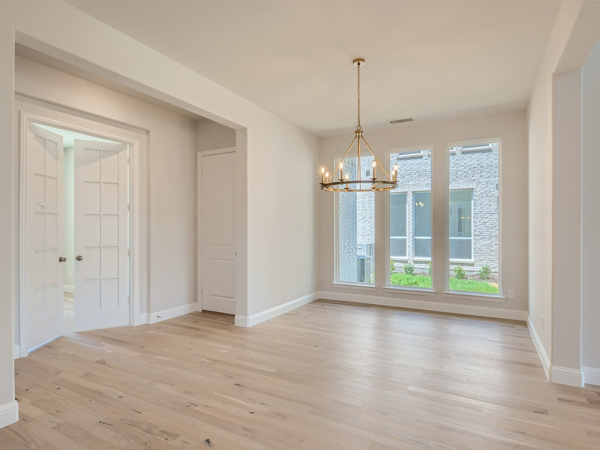 Plan 694 Dining Area Representative Photo