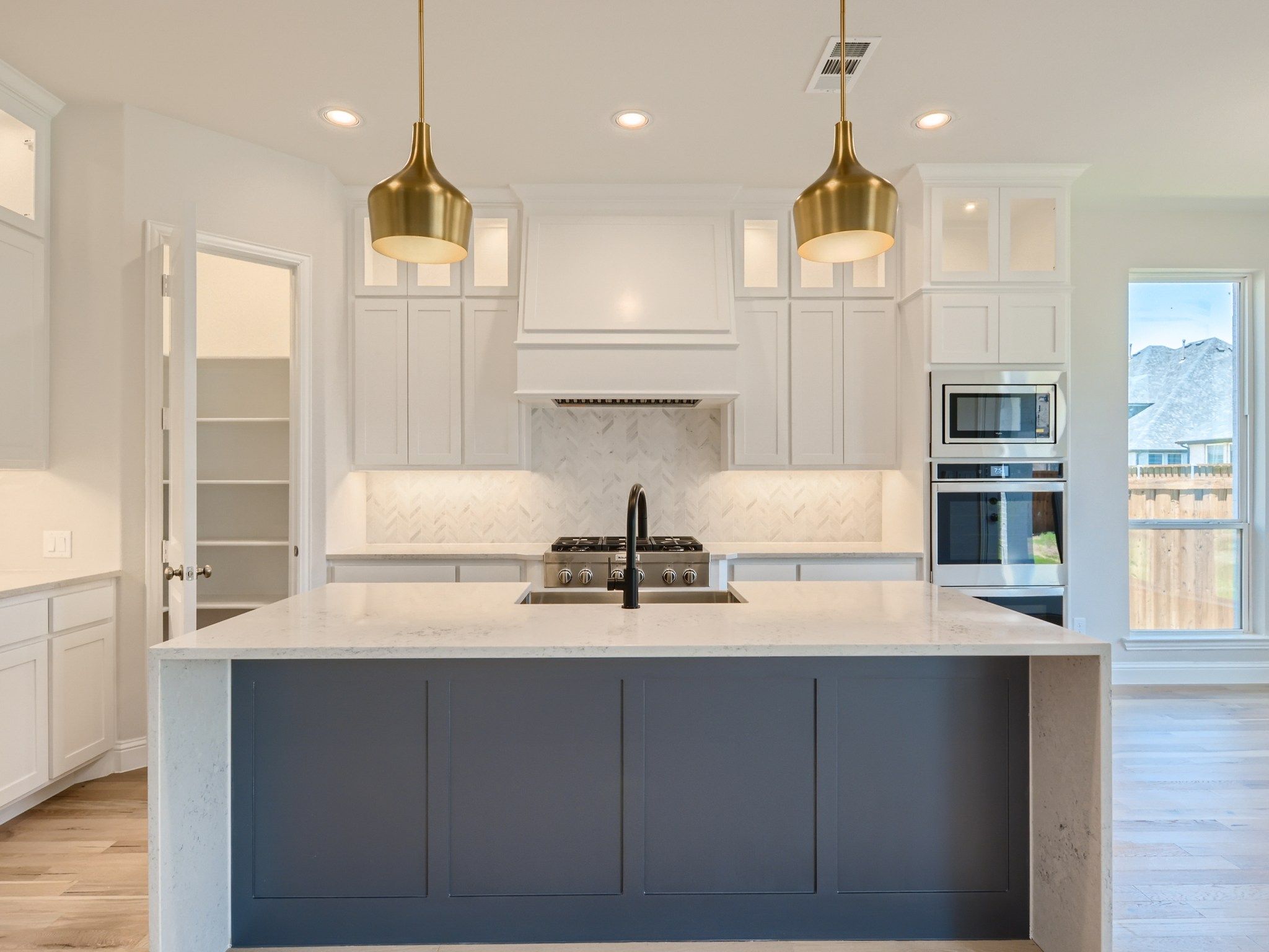 Plan 694 Kitchen Representative Photo
