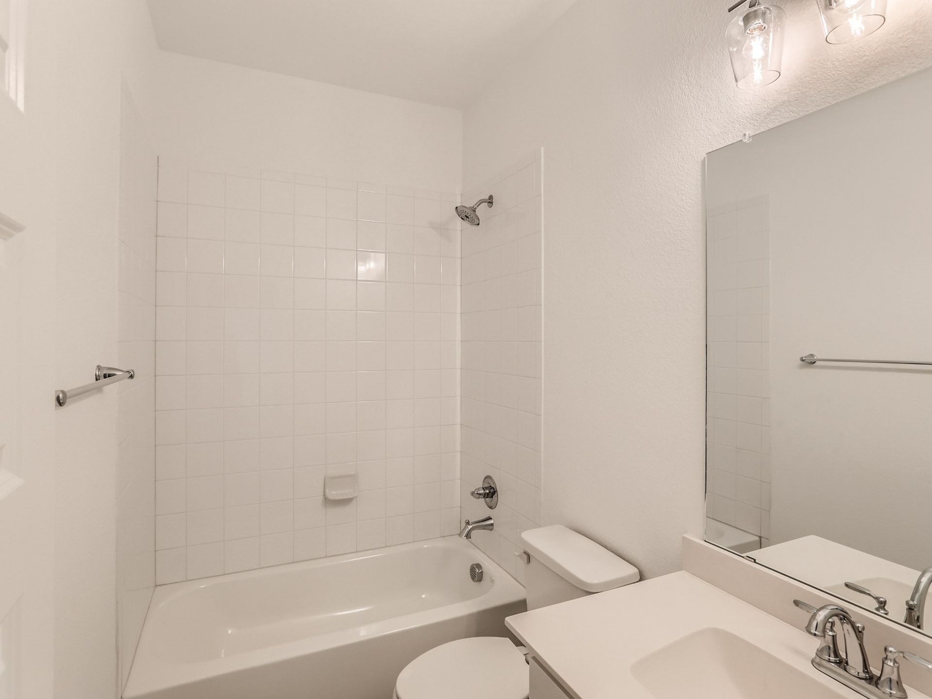 Plan 1520 Secondary Bathroom Representative Photo