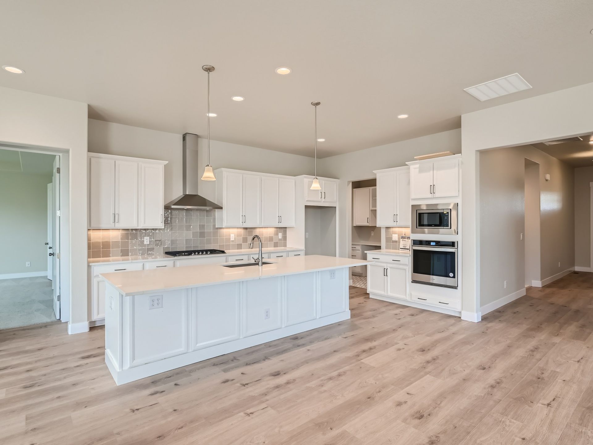 Plan C552 Kitchen Representative Photo
