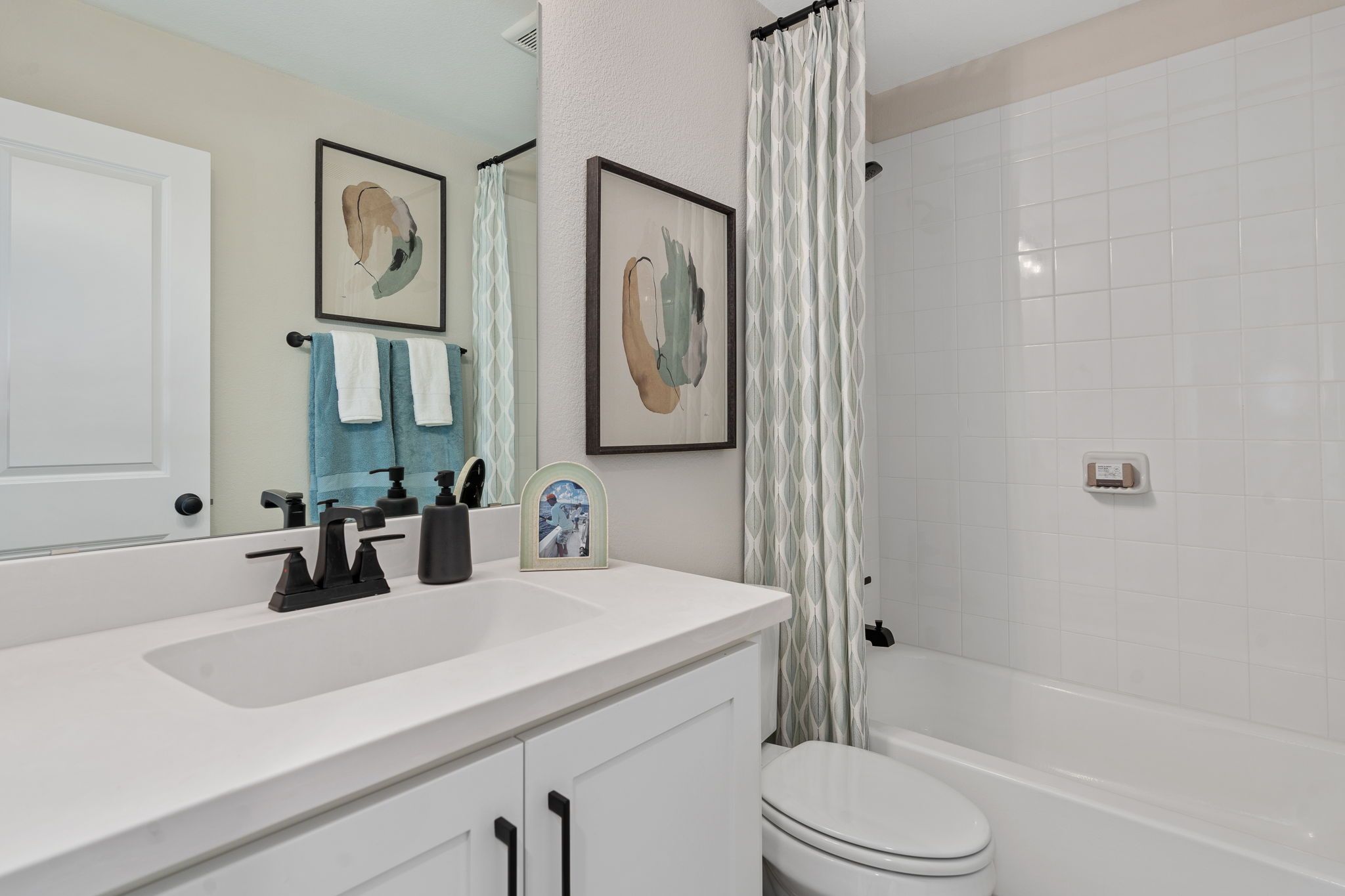 Plan 1534 Secondary Bathroom Representative Photo by American Legend Homes