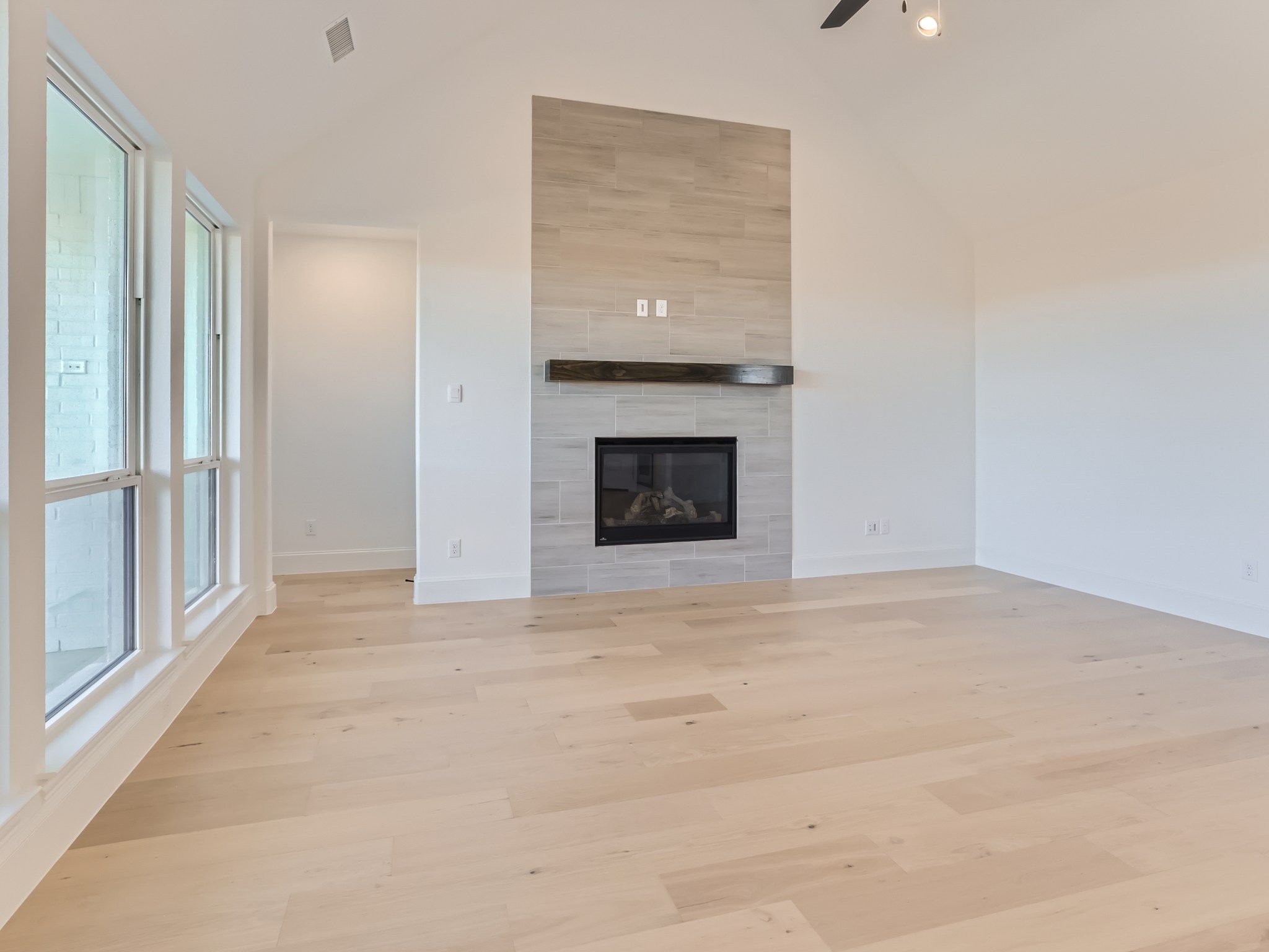 Plan 1629 Living Room Representative Image