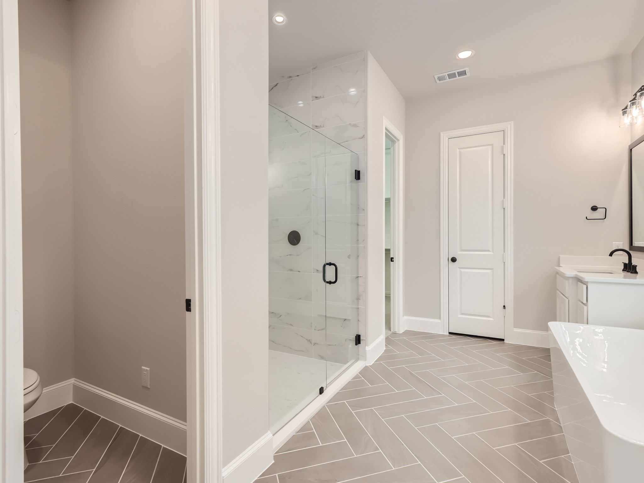 Plan 1624 Main Bathroom Representative Photo