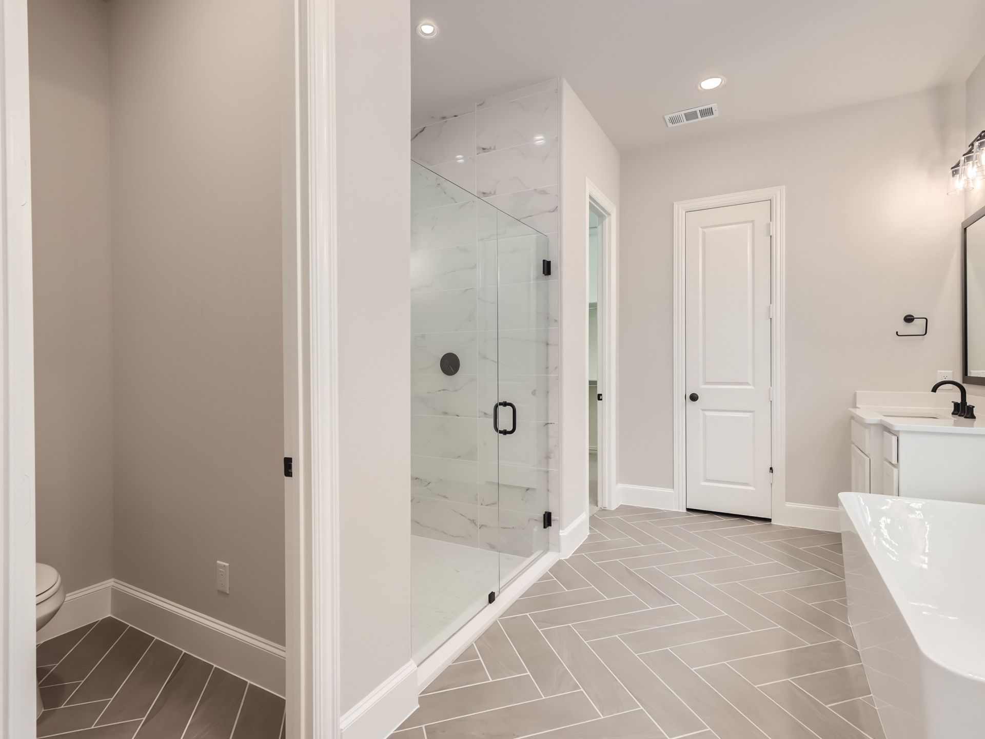 Plan 1624 Main Bathroom Representative Photo