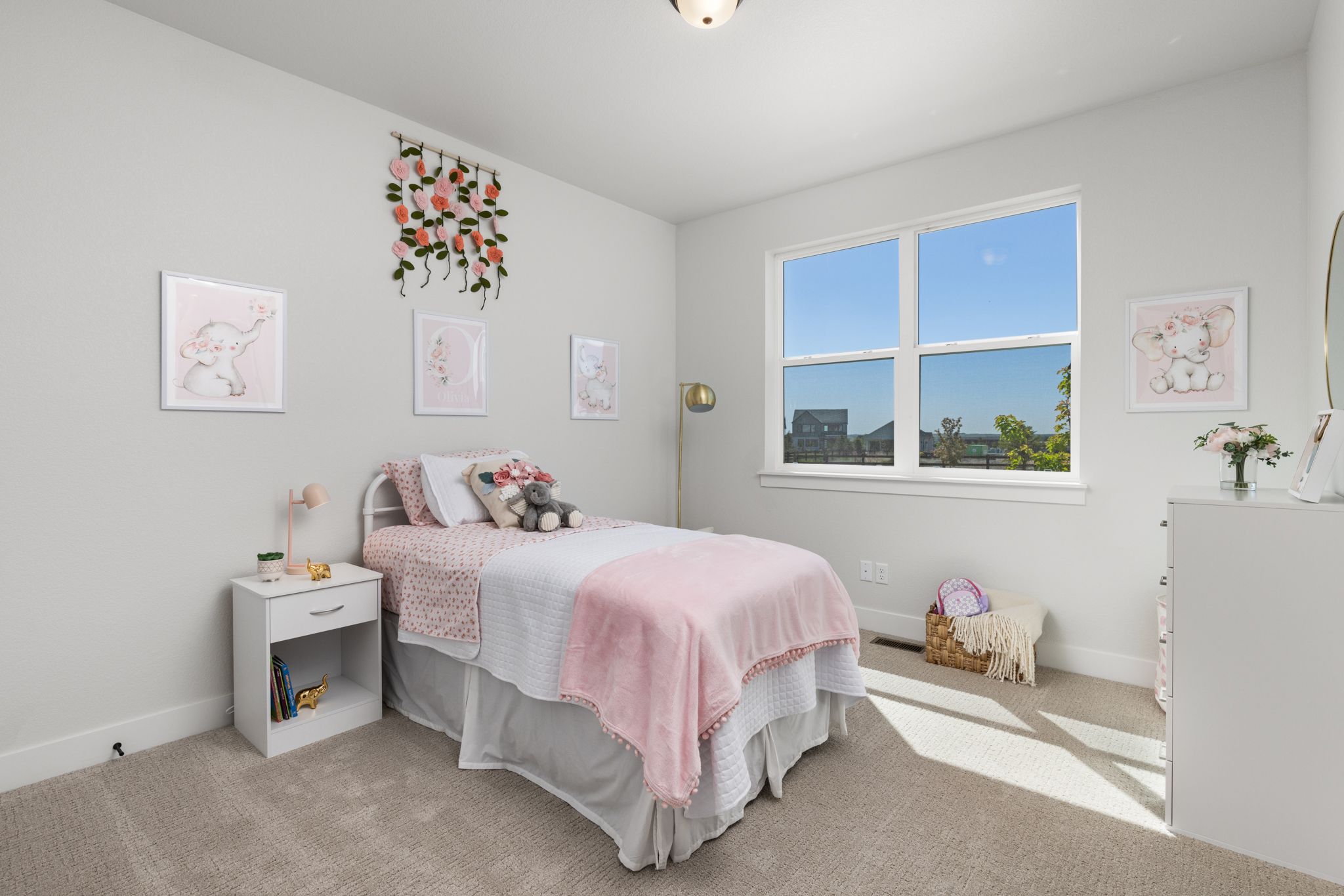 RainDance Festival 60s Model Bedroom