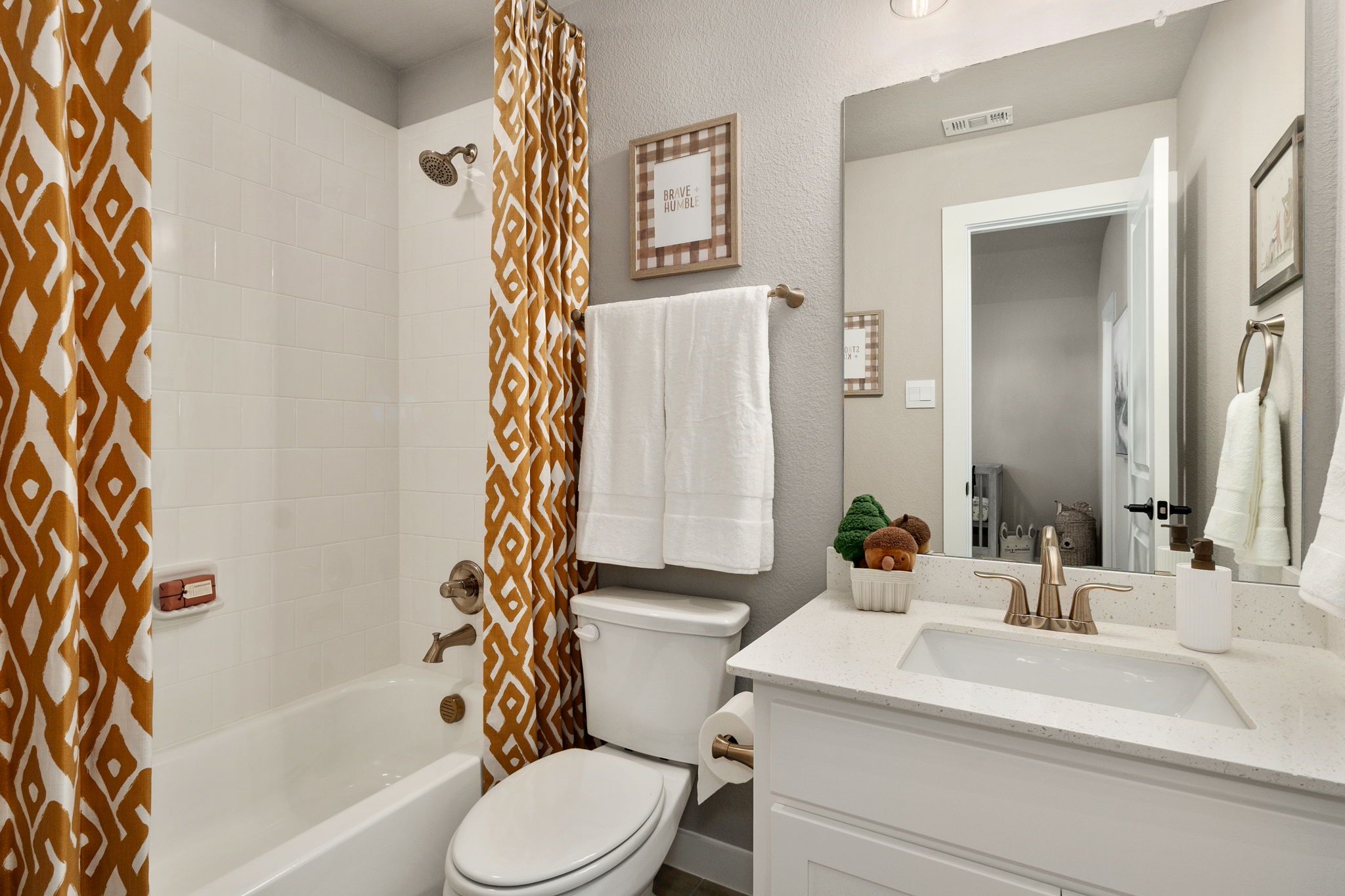 Plan 1687 North Sky 65s Secondary Bathroom Photo by American Legend Homes