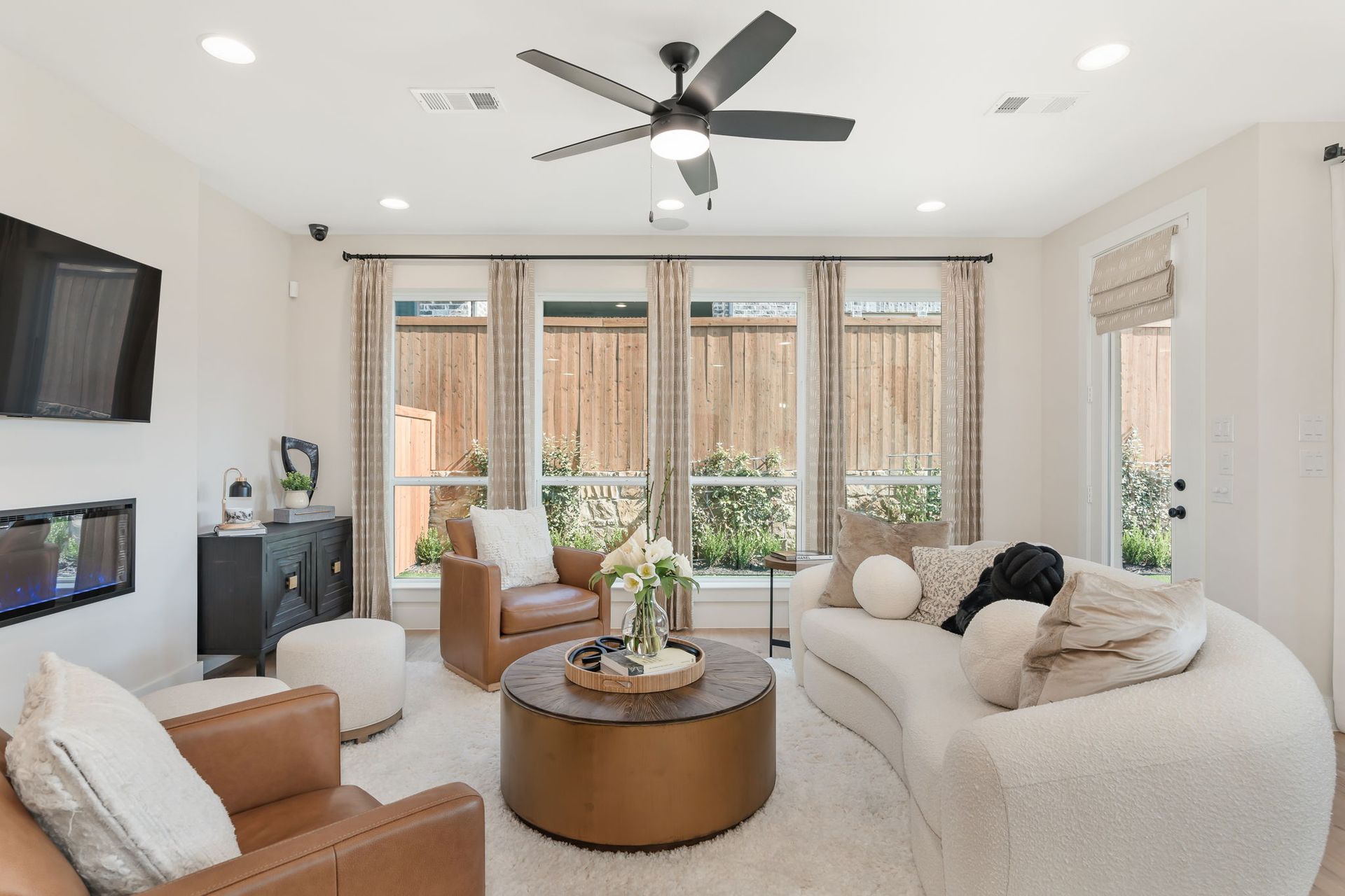 Castle Hills Northpointe Townhomes Living Room by American Legend Homes