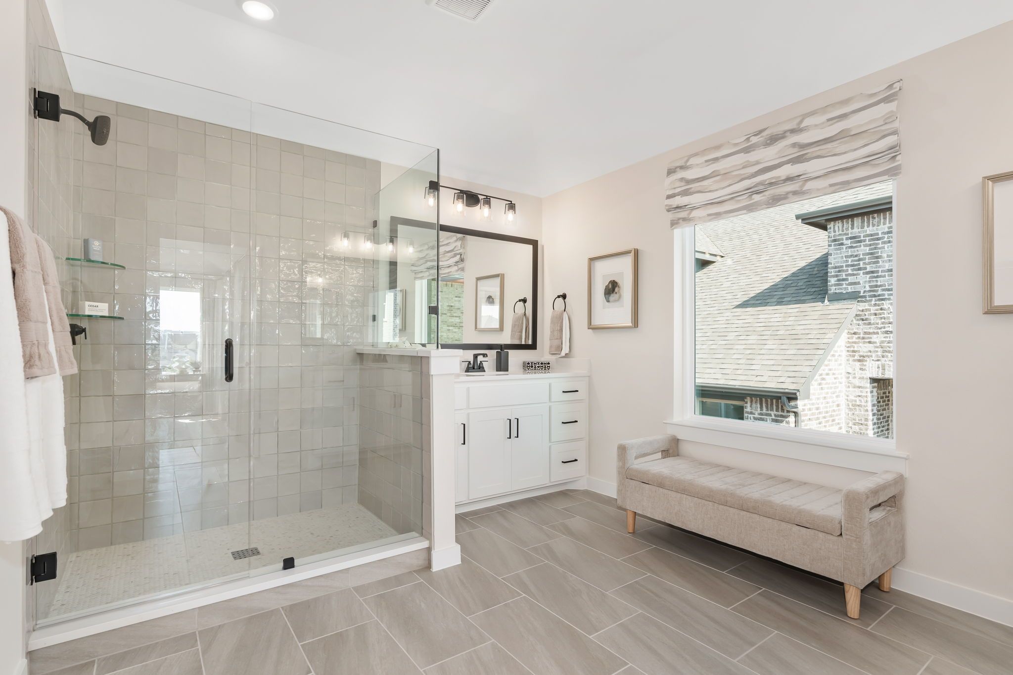 Castle Hills Northpointe Townhomes Main Bathroom by American Legend Homes