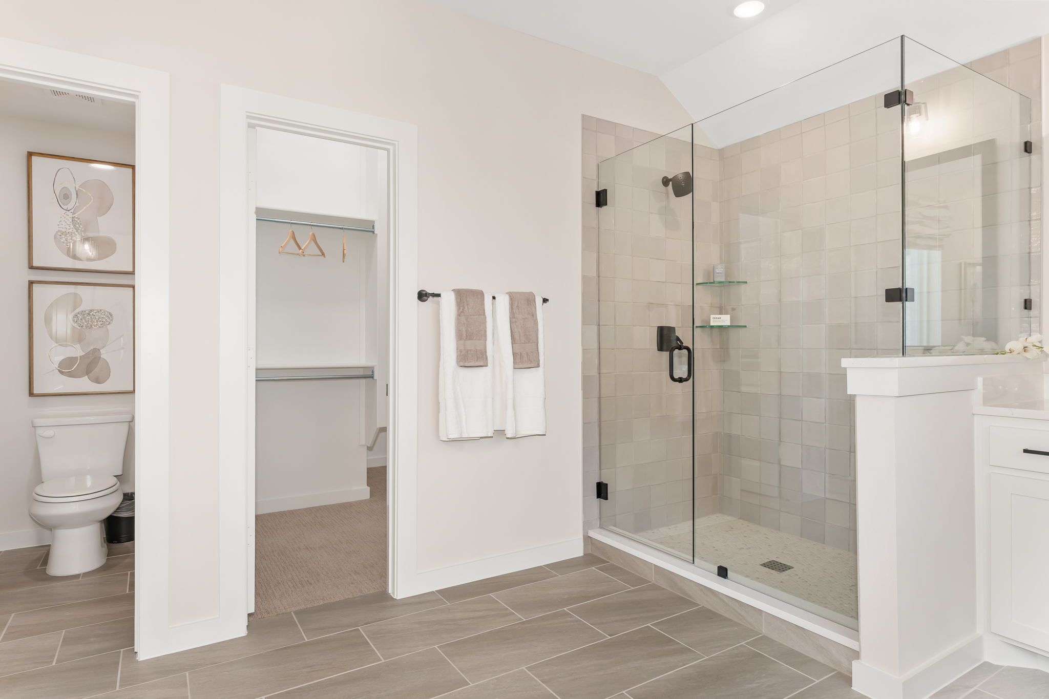Castle Hills Northpointe Townhomes Main Bathroom by American Legend Homes