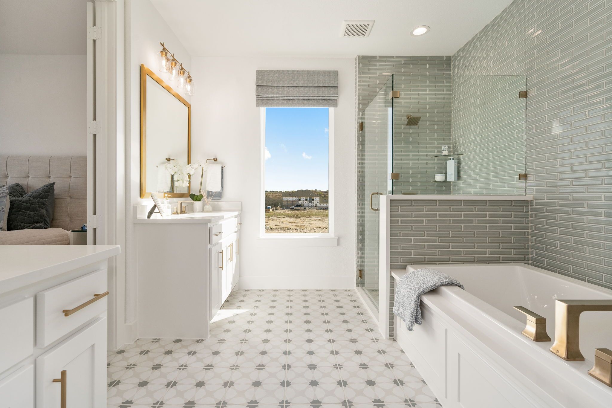 Plan 1456 Ventana American Legend Homes' Model Main Bathroom