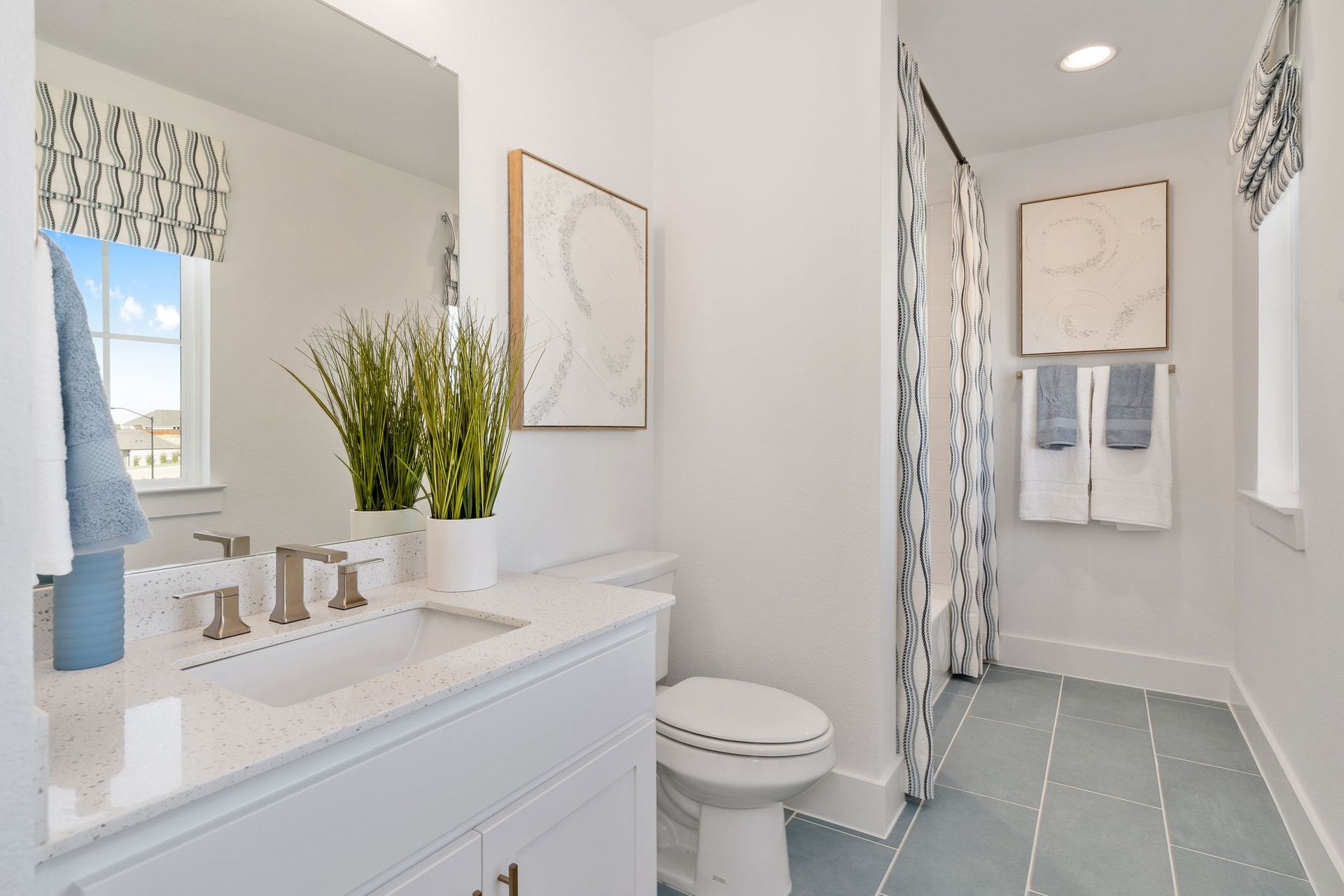Plan 1456 Ventana American Legend Homes' Model Secondary Bathroom