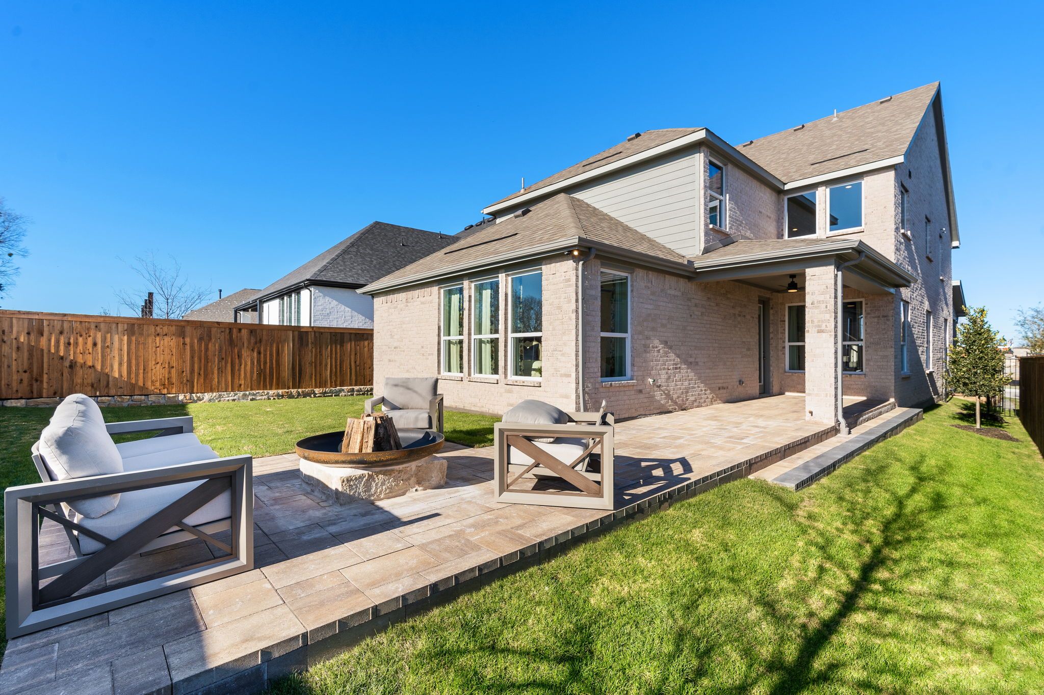 Hillstead Model Plan 1475 Outdoor Firepit