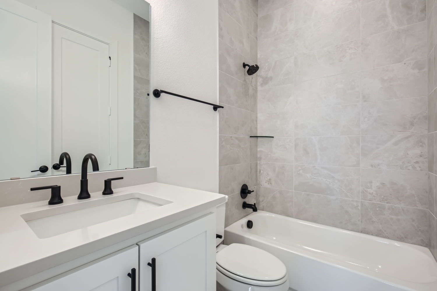Plan 1623 Secondary Bathroom Representative Photo