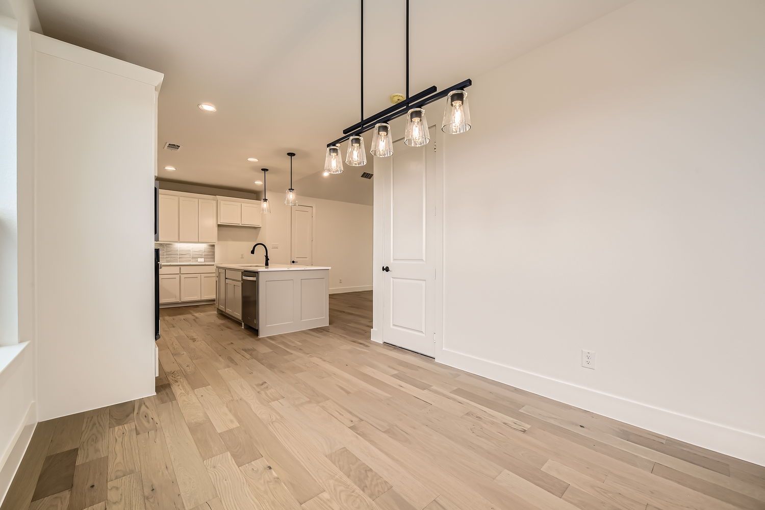 Plan 1452 Dining Area/Kitchen Representative Photo