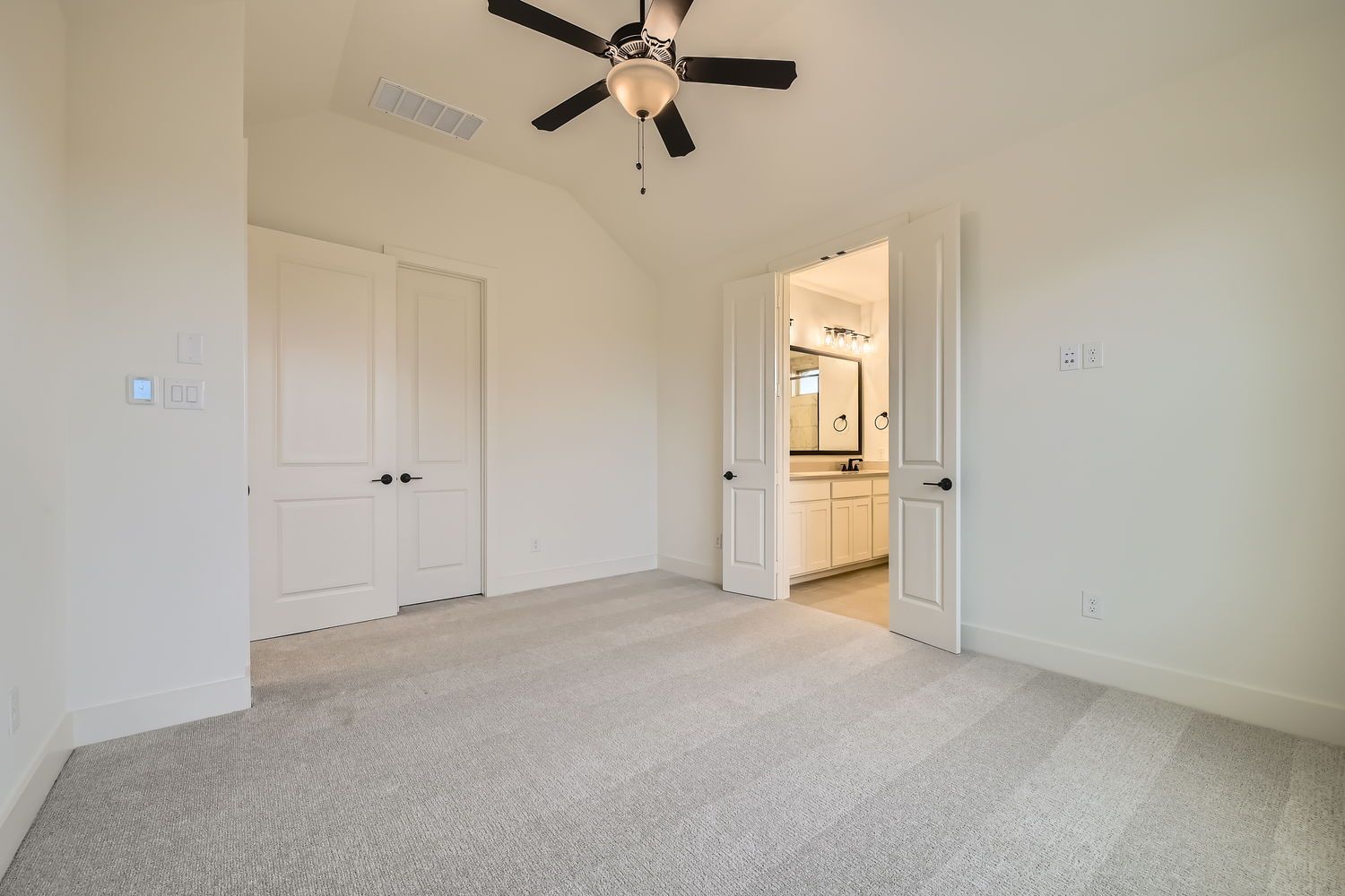 Plan 1452 Main Bedroom Representative Photo