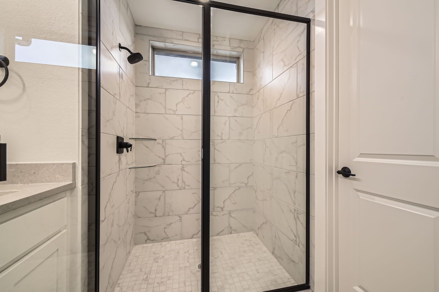 Plan 1452 Main Bathroom Representative Photo
