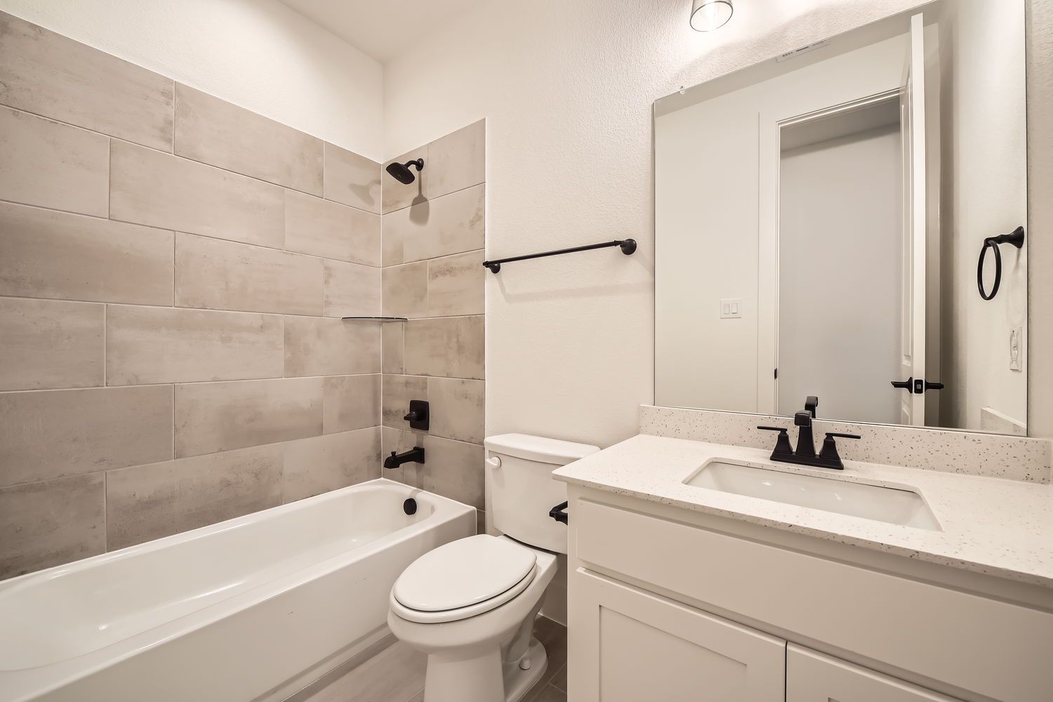 Plan 1452 Secondary Bathroom Representative Photo