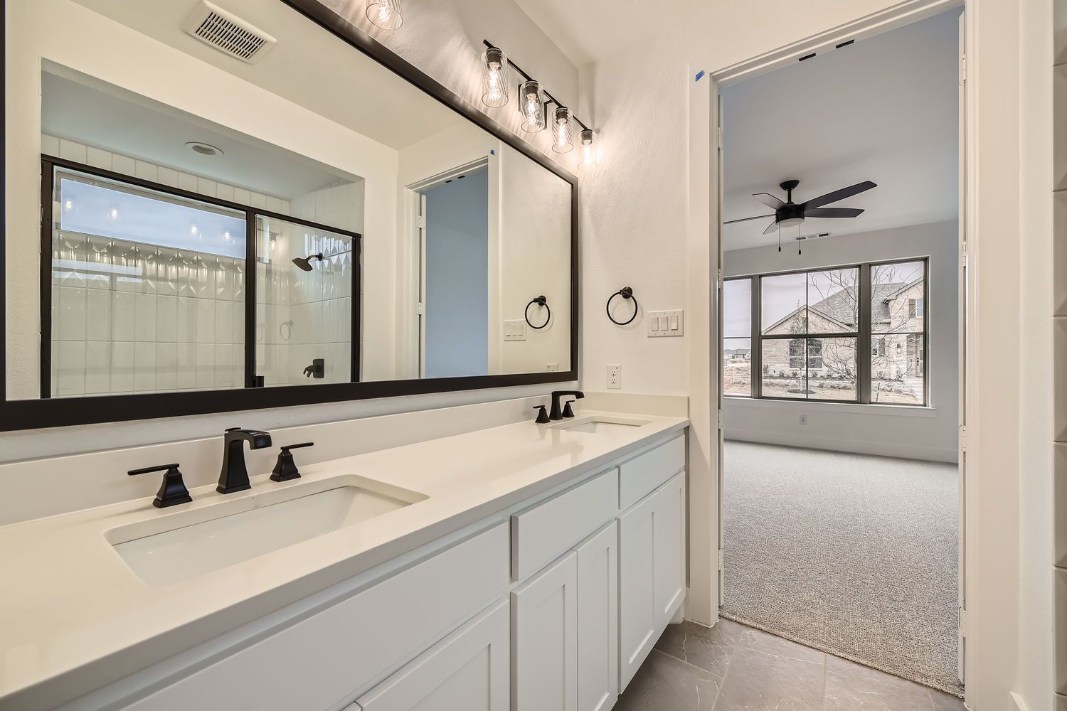 Plan 1455 Main Bathroom Representative Photo