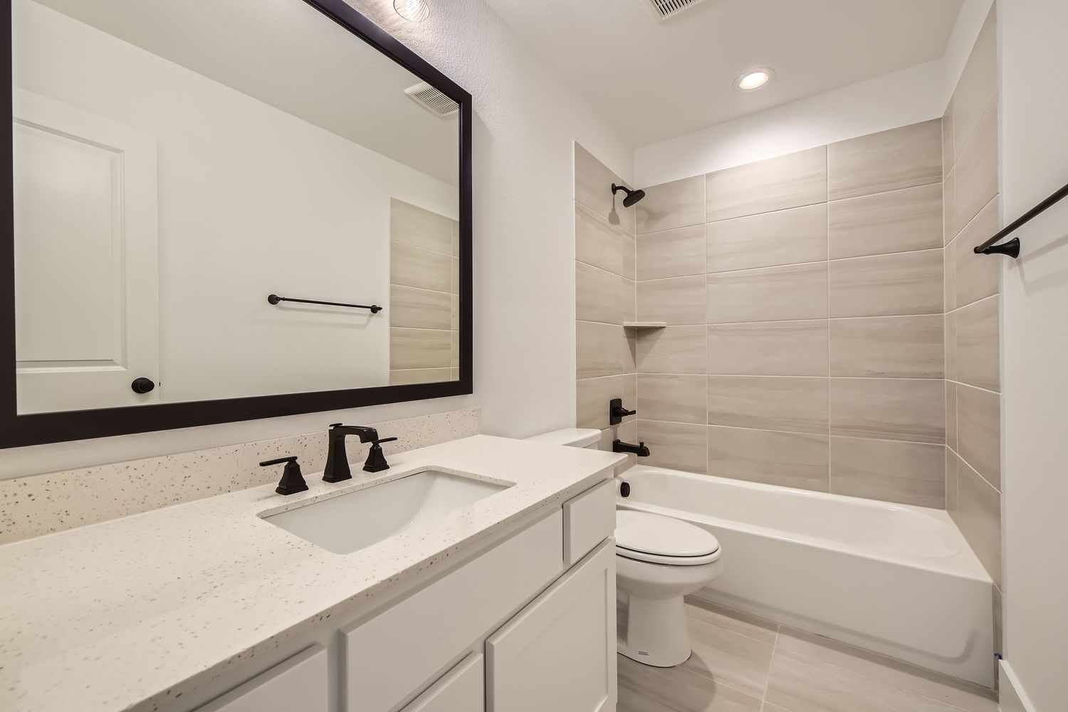 Plan 1455 Secondary Bathroom Representative Photo