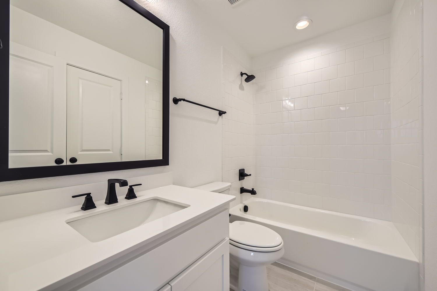 Plan 1455 Secondary Bathroom Representative Photo