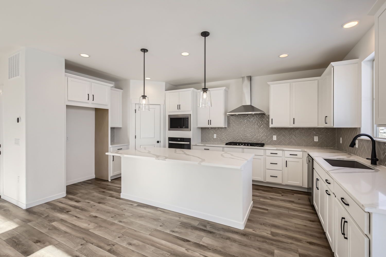 Plan V434 Kitchen Representative Photo