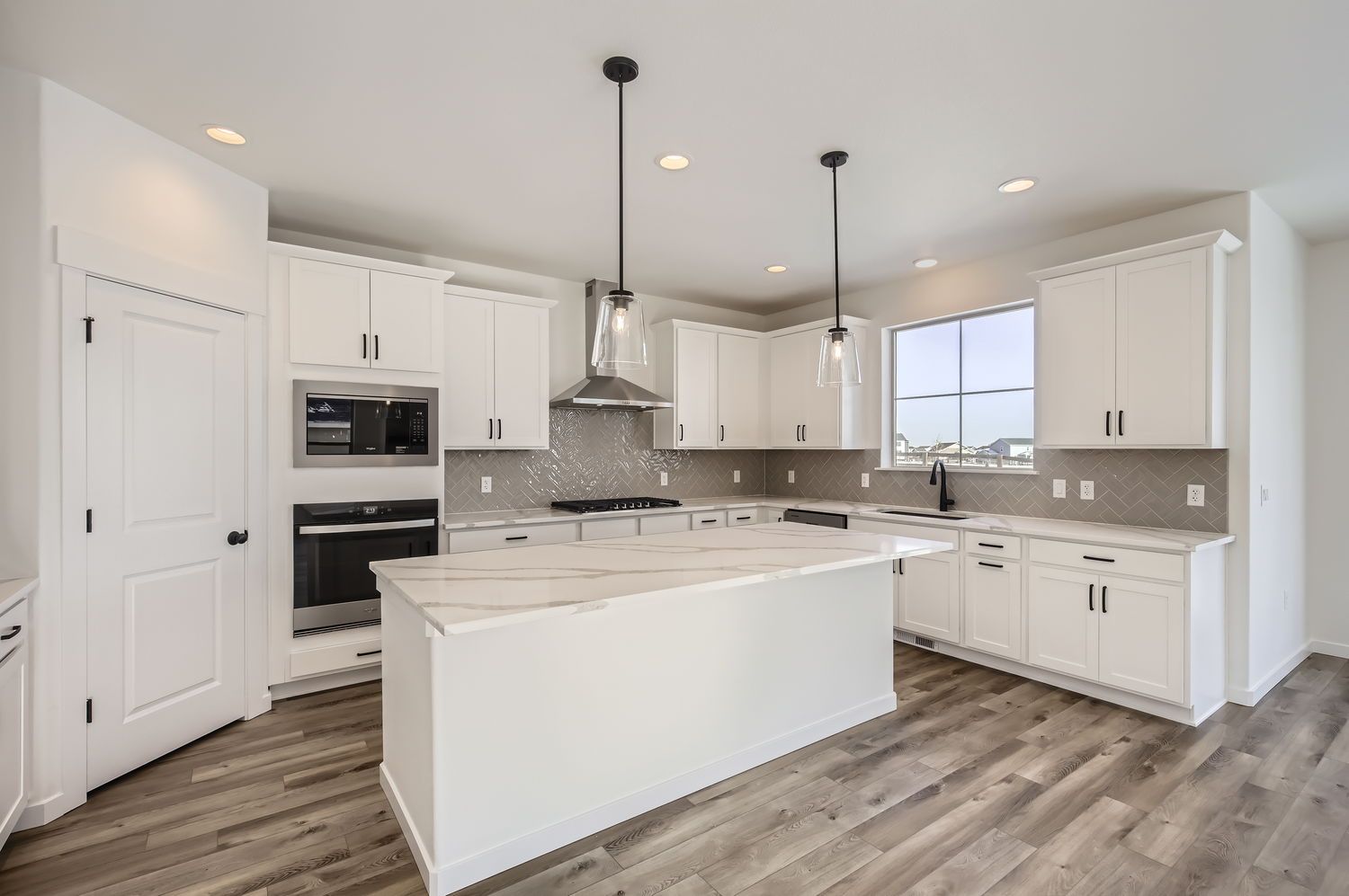 Plan V434 Kitchen Representative Photo