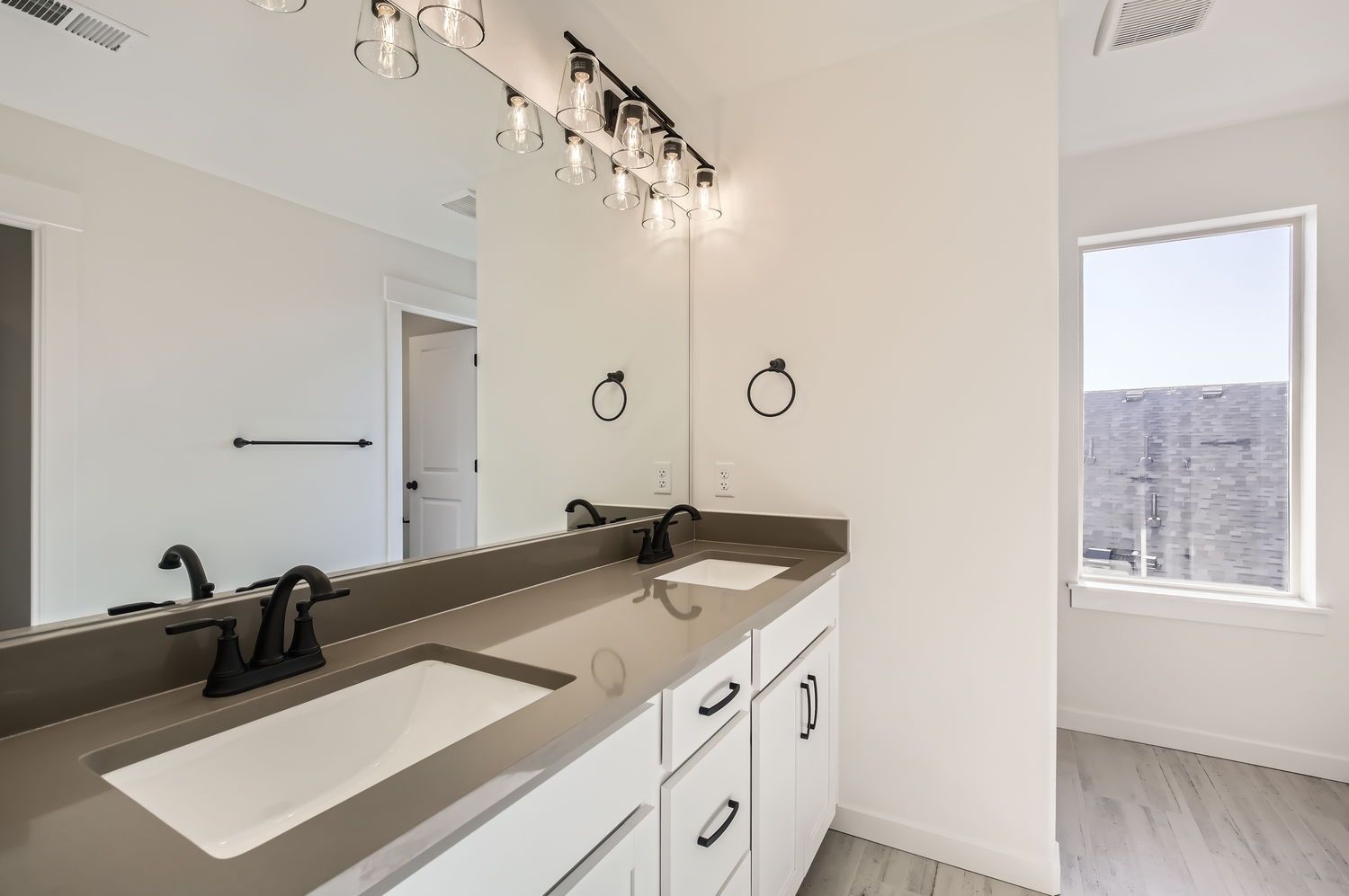 Plan V434 Main Bathroom Representative Photo