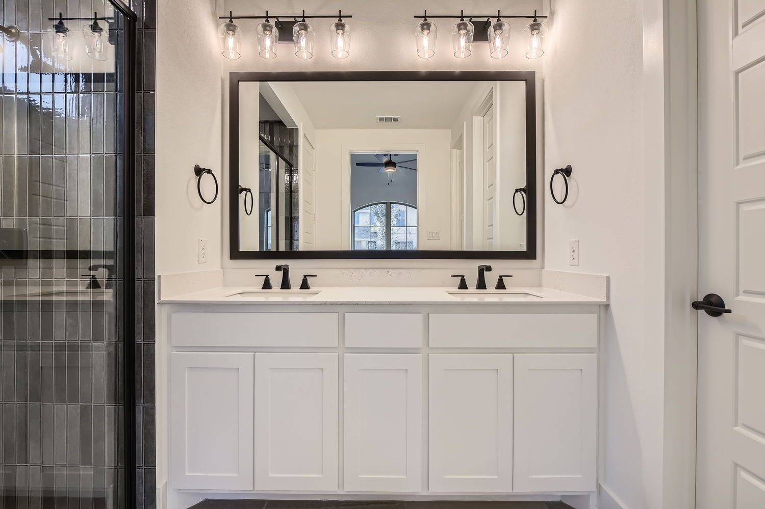 Plan 1451 Main Bathroom Representative Photo