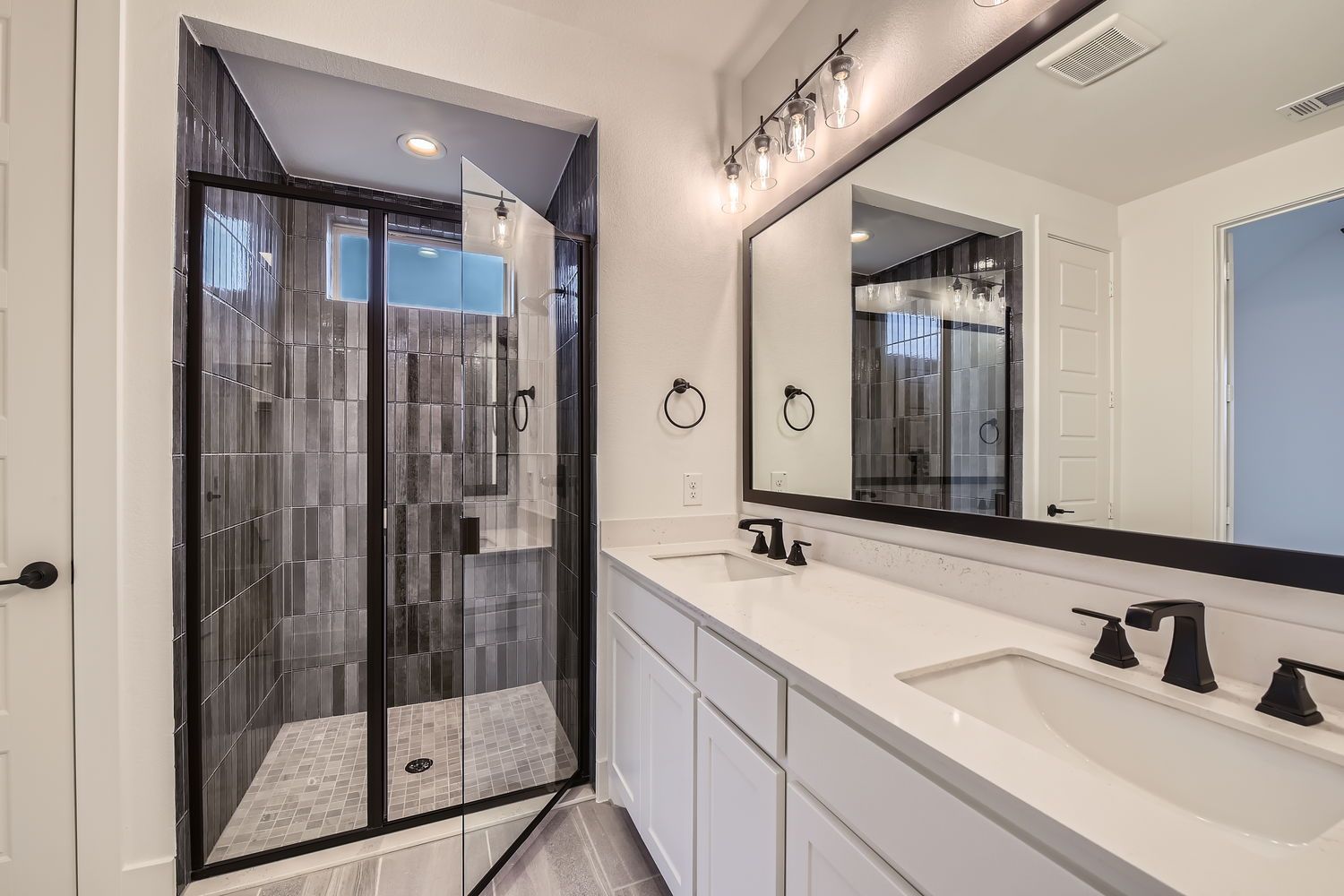 Plan 1451 Main Bathroom Representative Photo