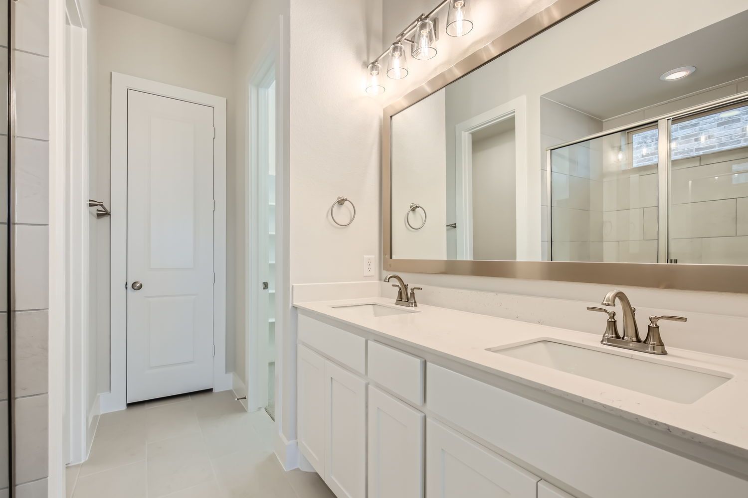 Plan 1473 Main Bathroom Representative Photo