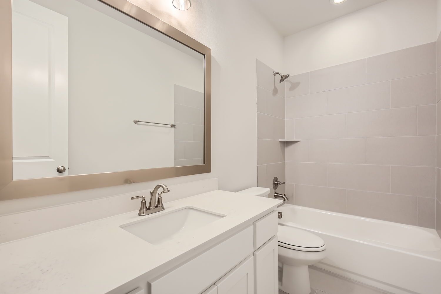 Plan 1473 Secondary Bathroom Representative Photo
