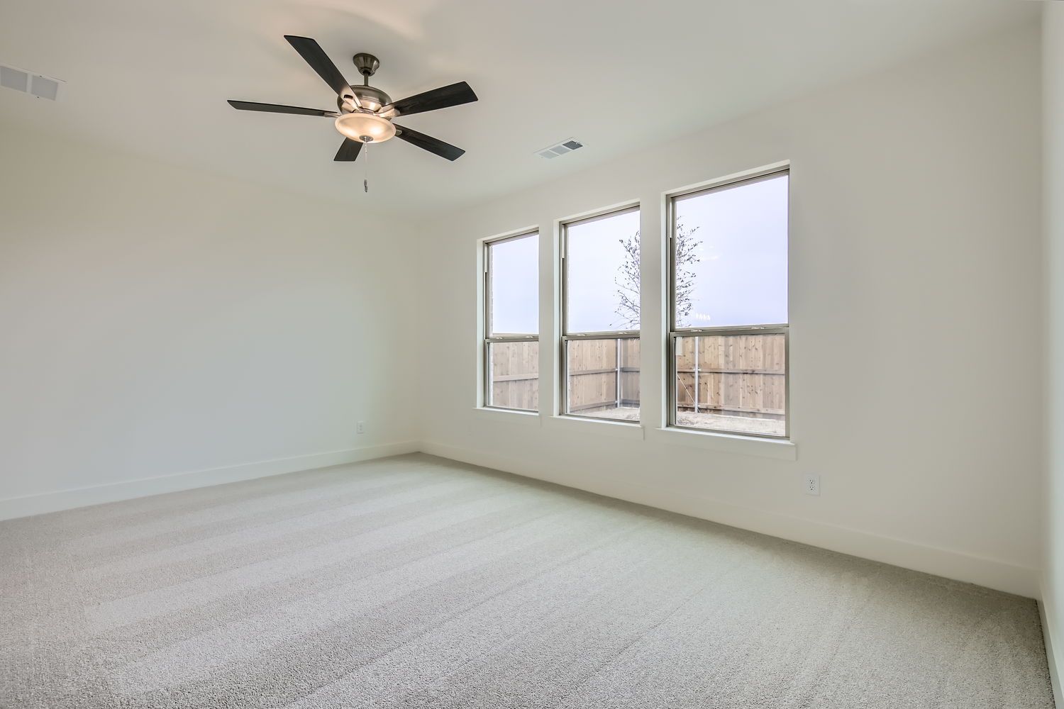 Plan 1476 Main Bedroom Representative Photo