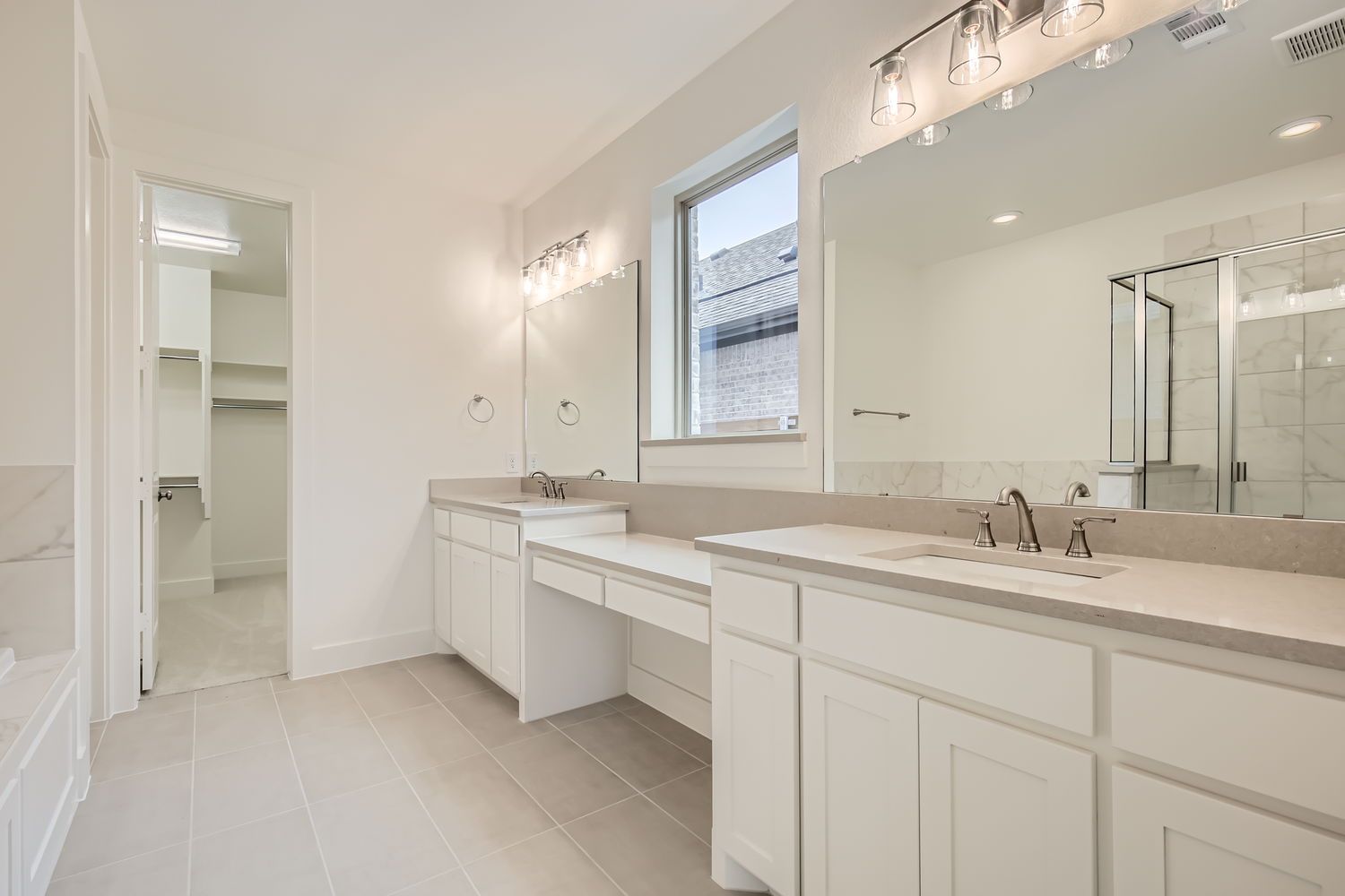 Plan 1476 Main Bathroom Representative Photo