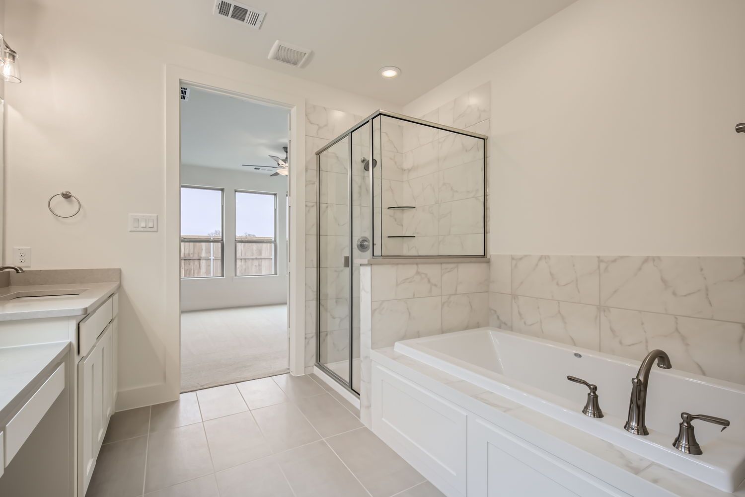 Plan 1476 Main Bathroom Representative Photo