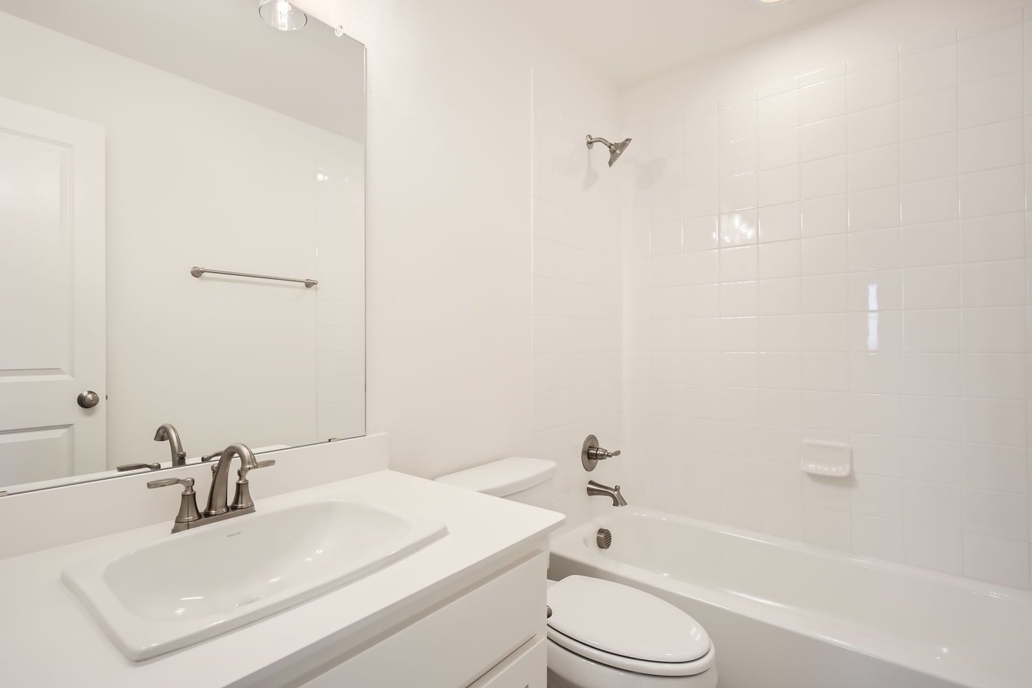 Plan 1476 Secondary Bathroom Representative Photo